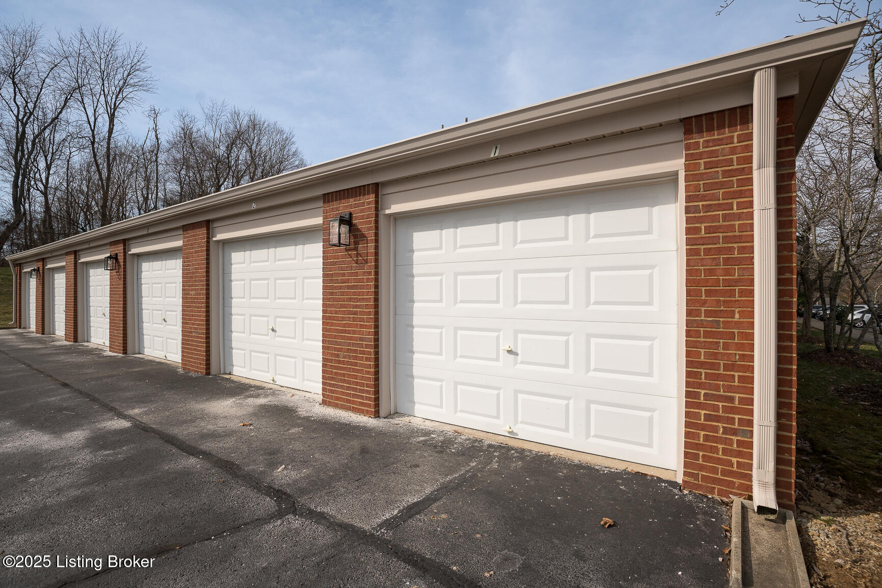 8001 Magnolia Ridge 202