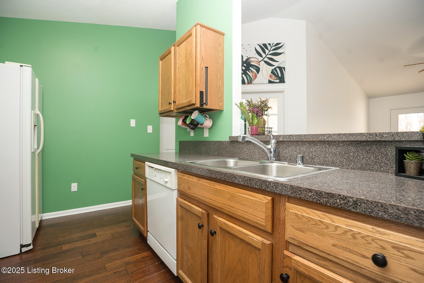 8001 Magnolia Ridge 202