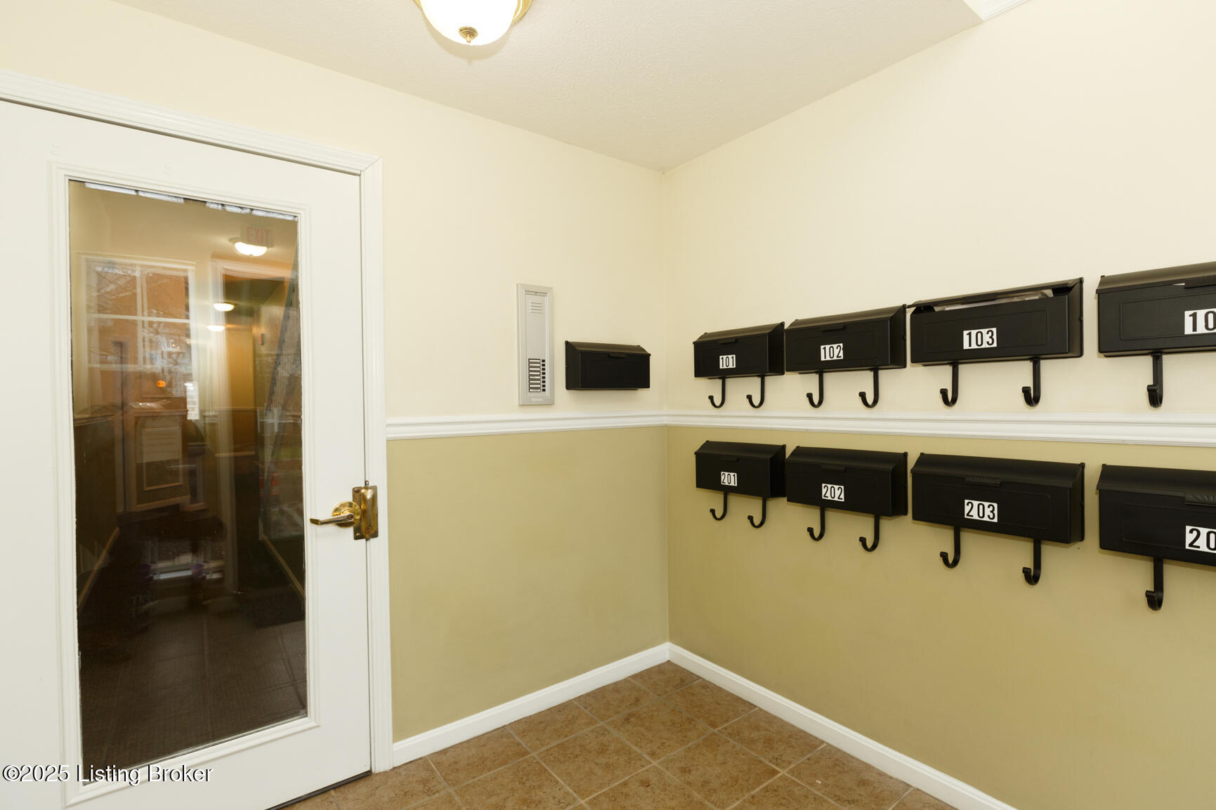 8001 Magnolia Ridge 202
