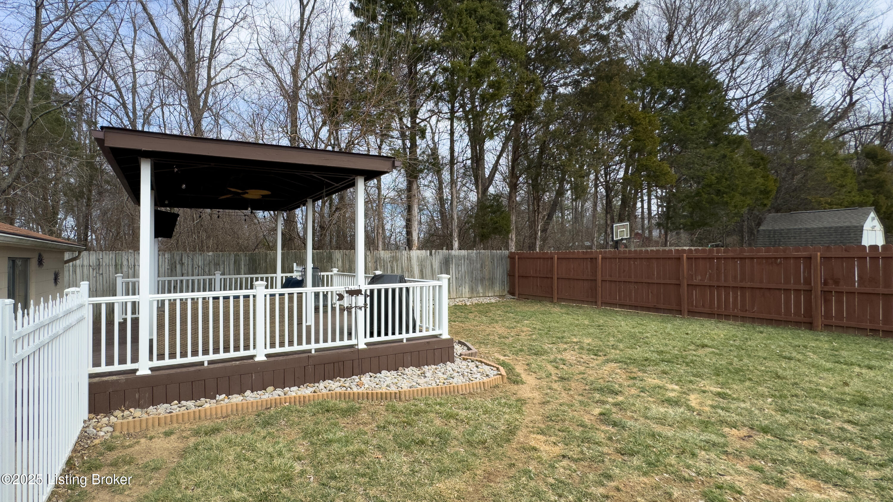 7605 Cove Dr