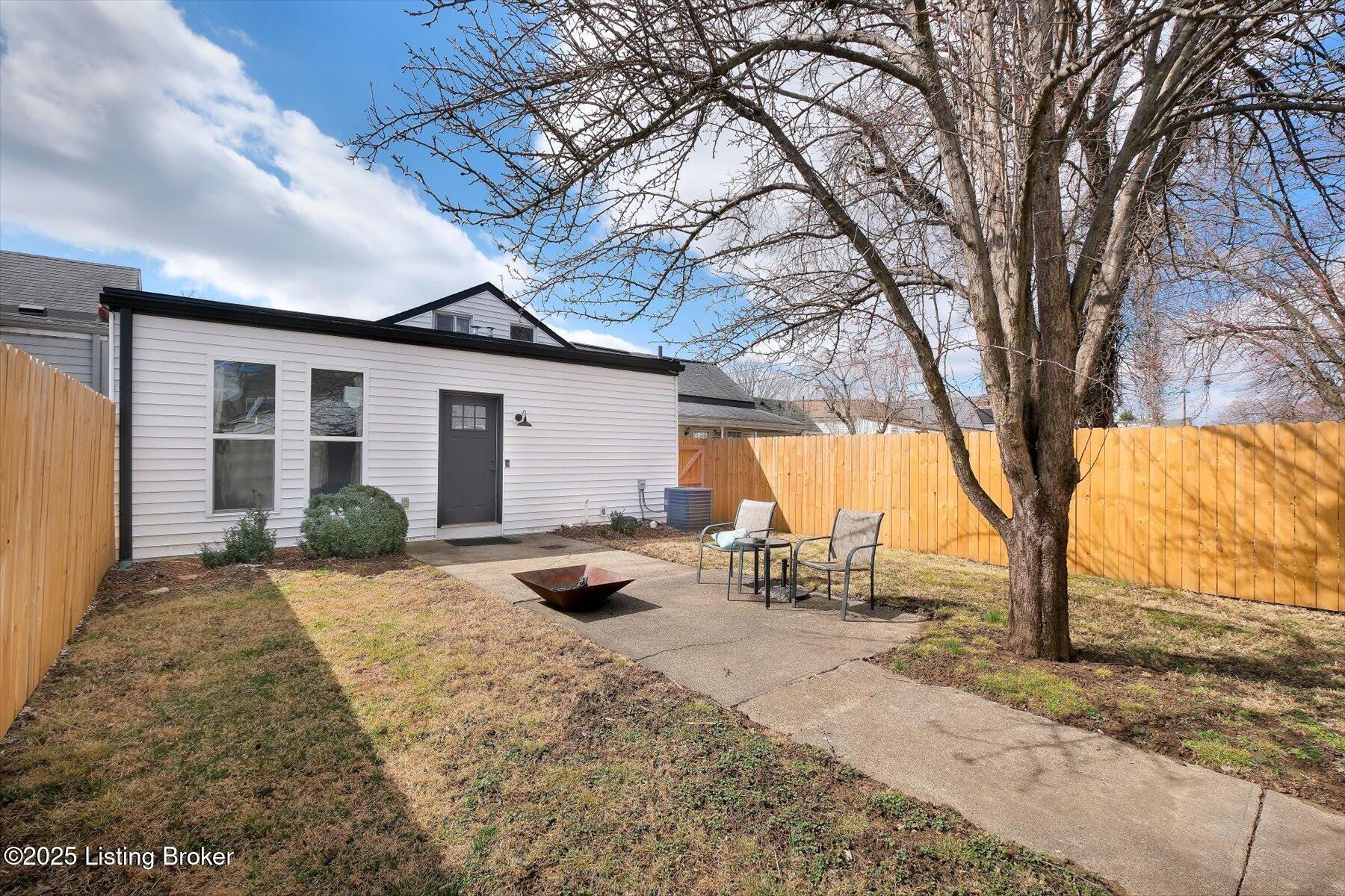 1117 Lydia St
