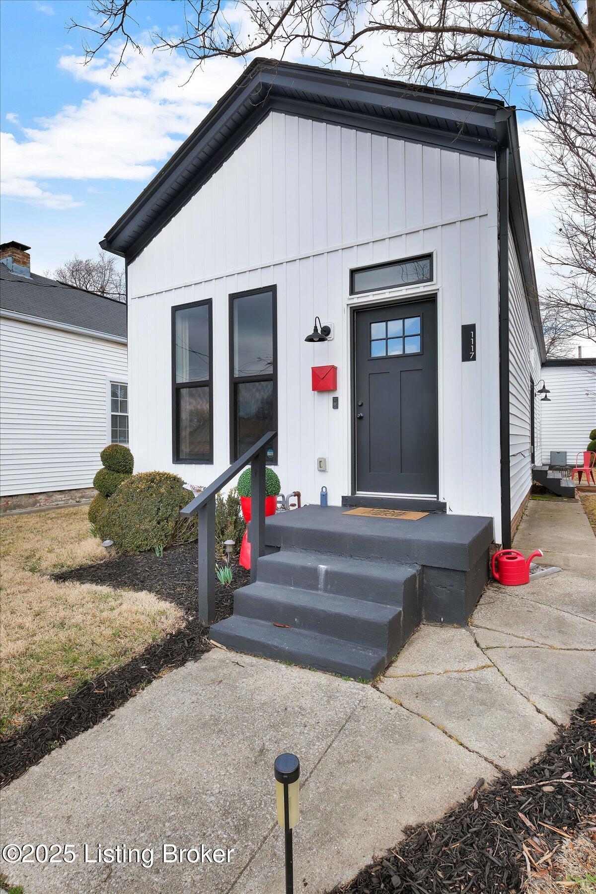 1117 Lydia St