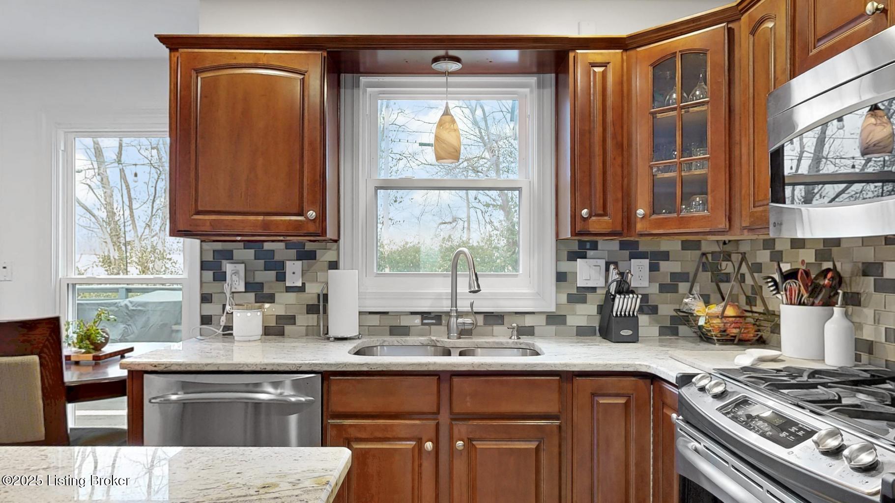 1439 Twin Ridge Rd