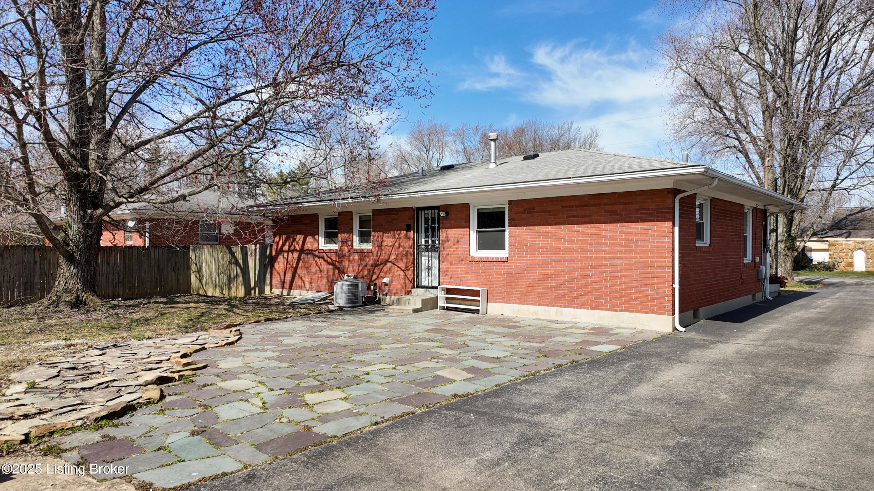 204 Rosebank Ct