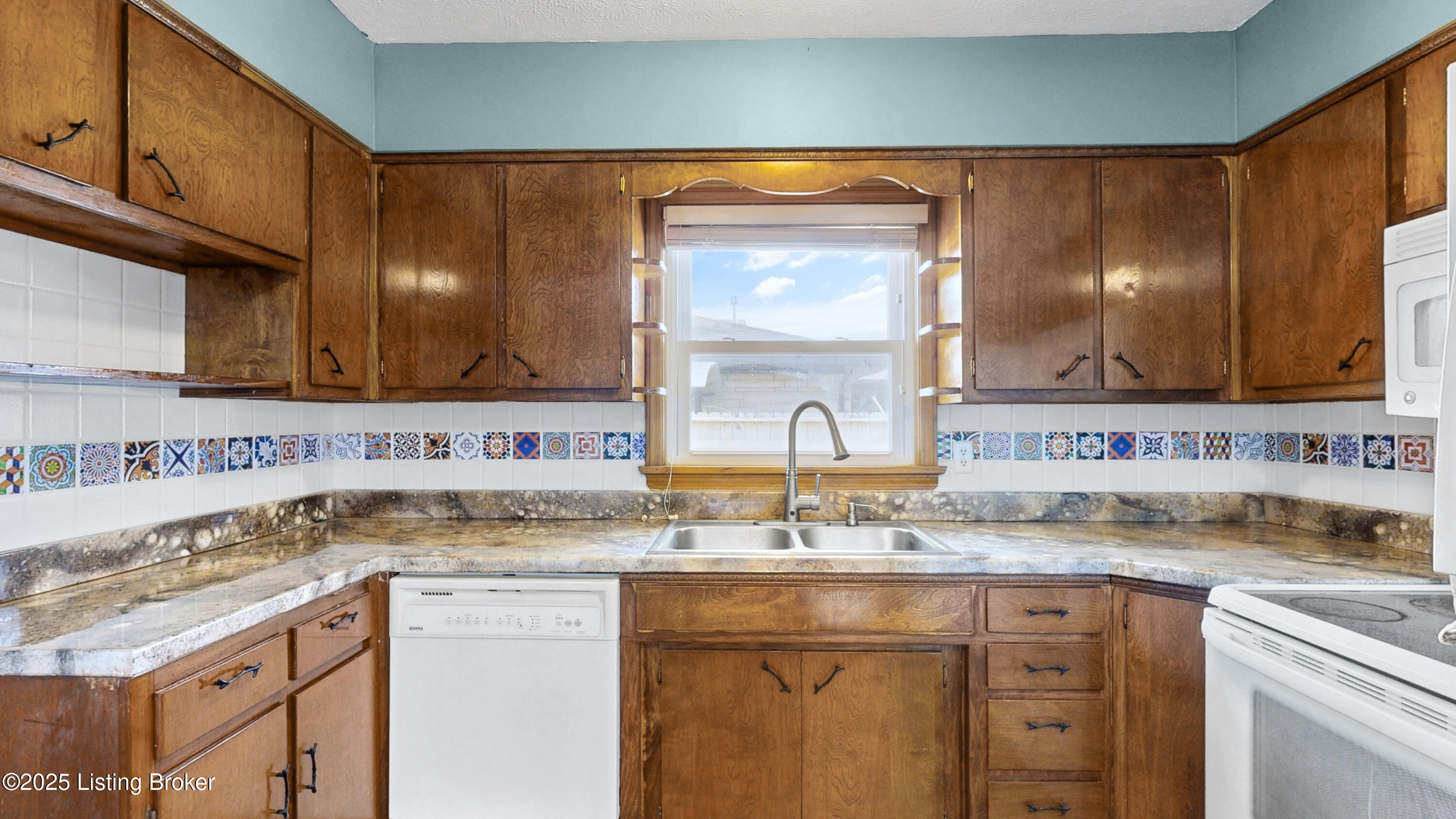 204 Rosebank Ct
