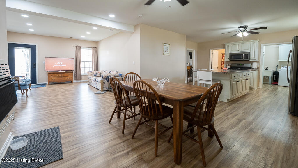 1885 Ashes Creek Rd