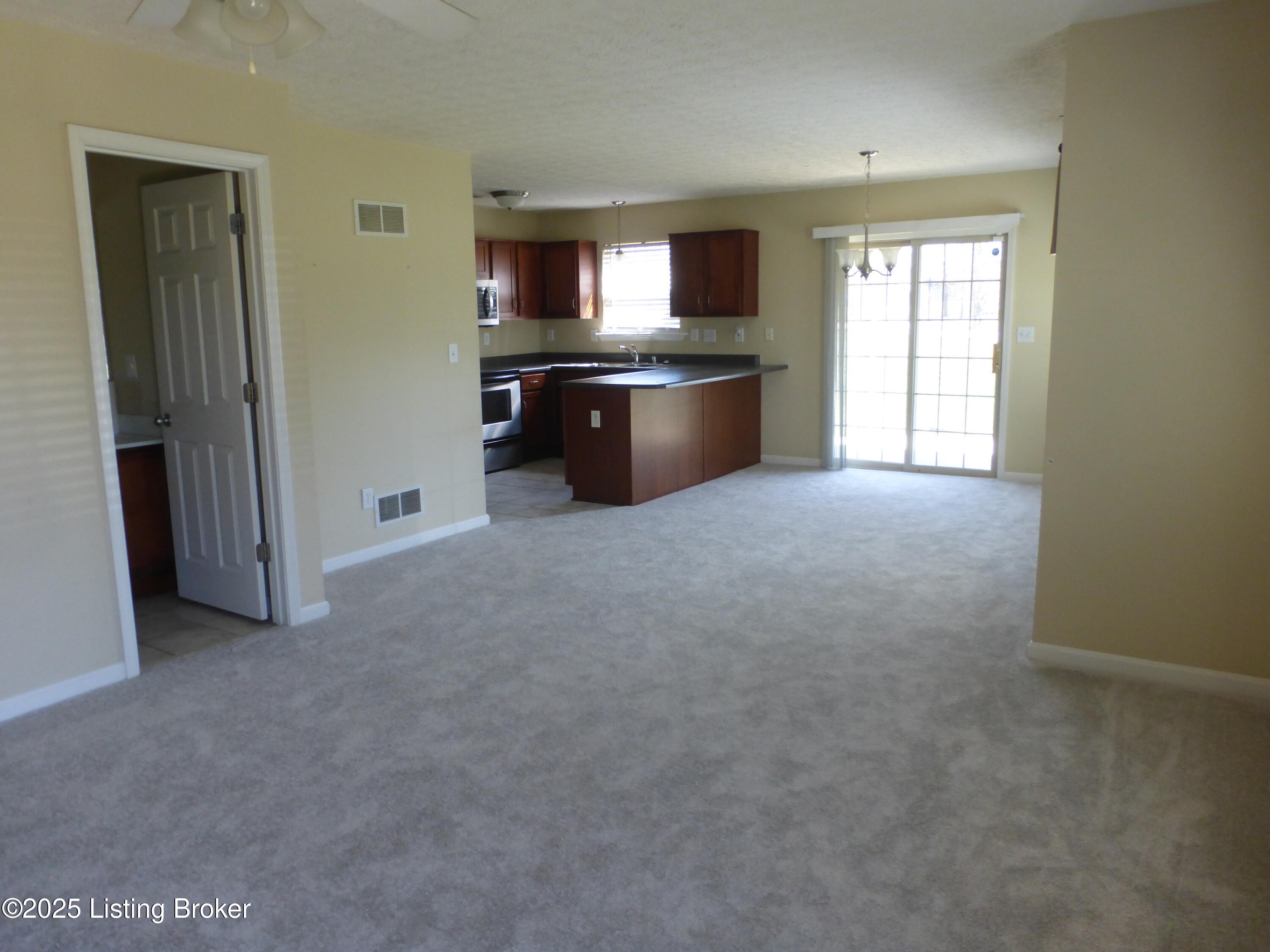 5925 Dewitt Dr