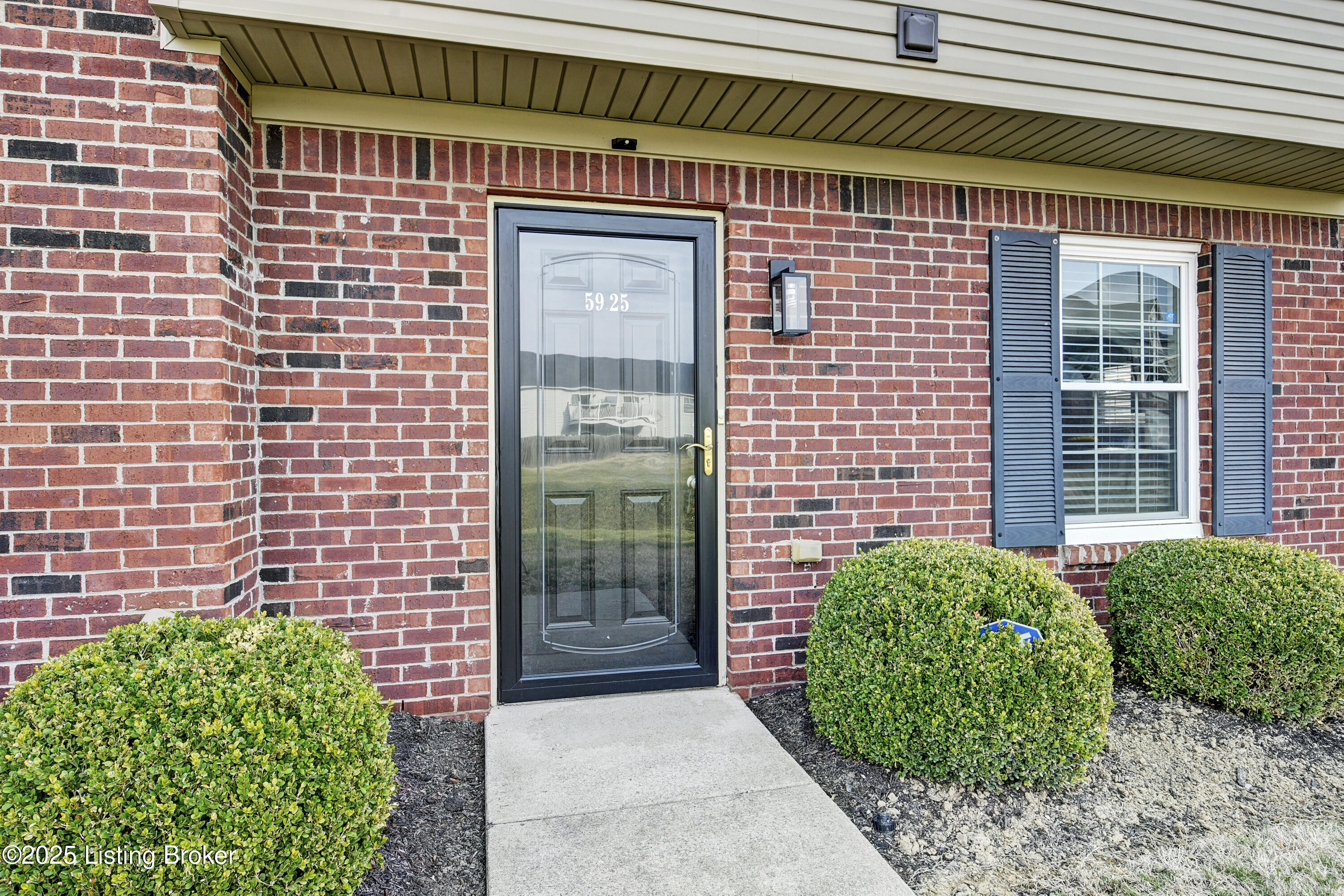 5925 Dewitt Dr