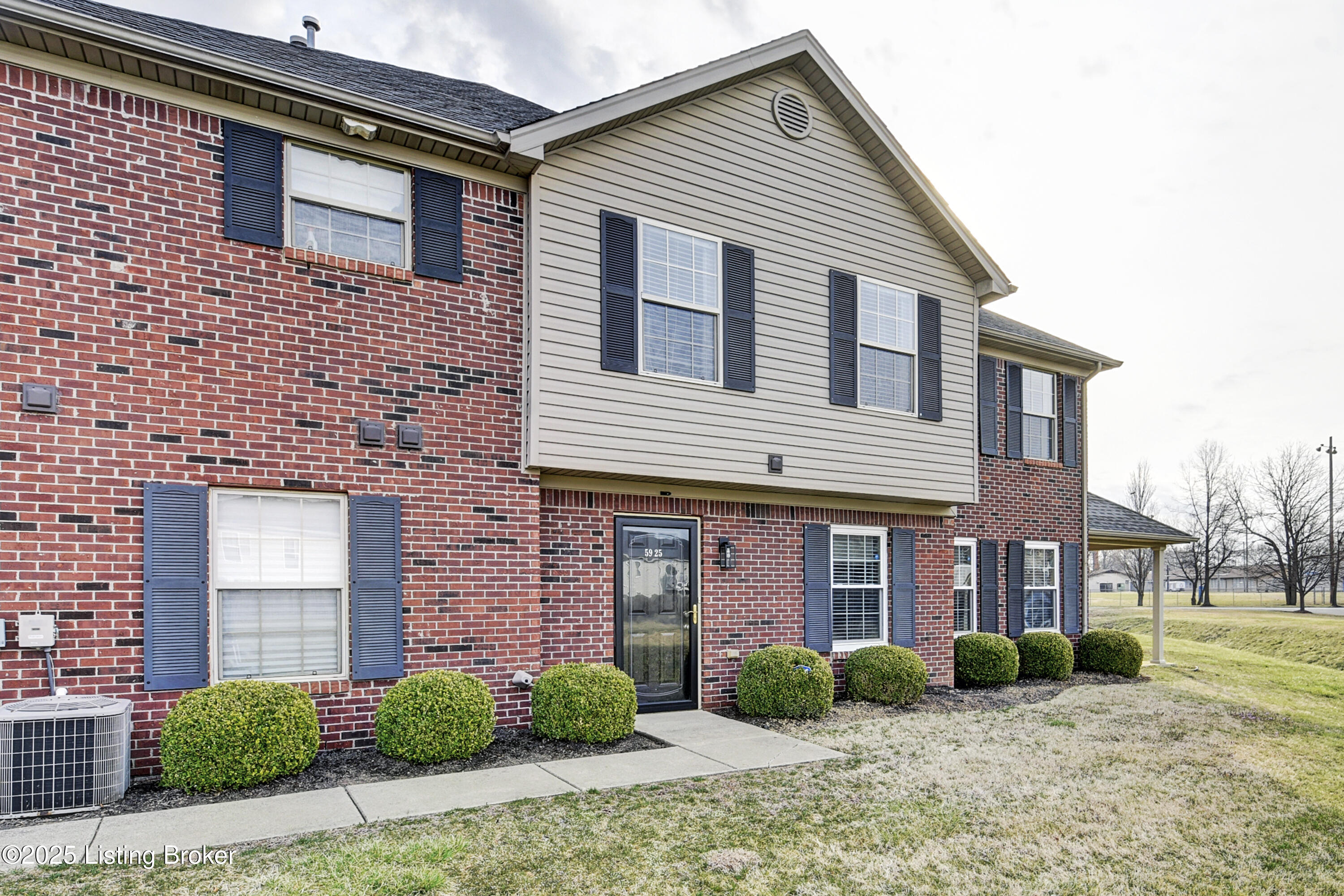 5925 Dewitt Dr