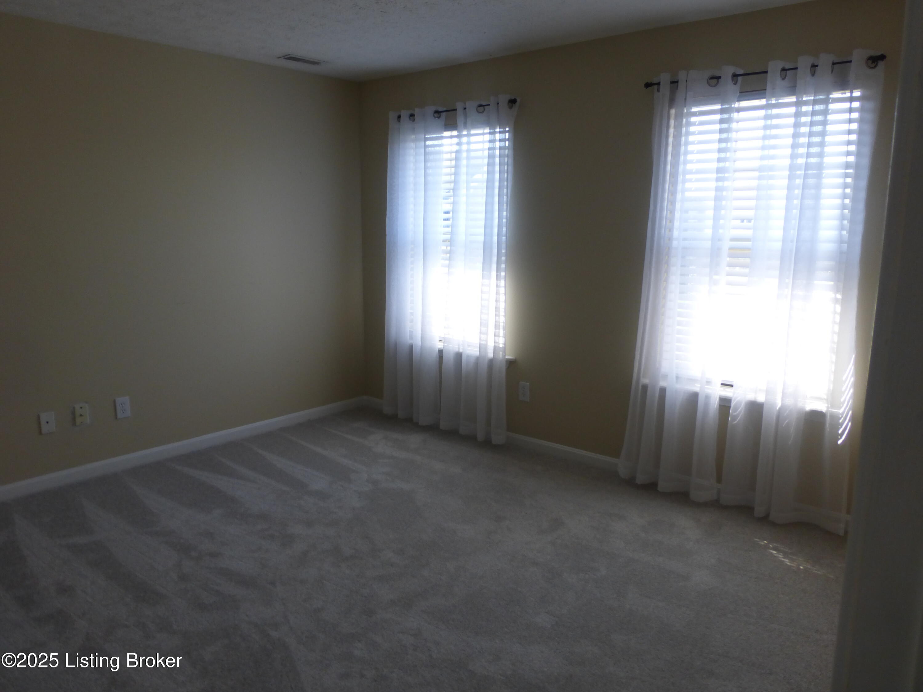 5925 Dewitt Dr