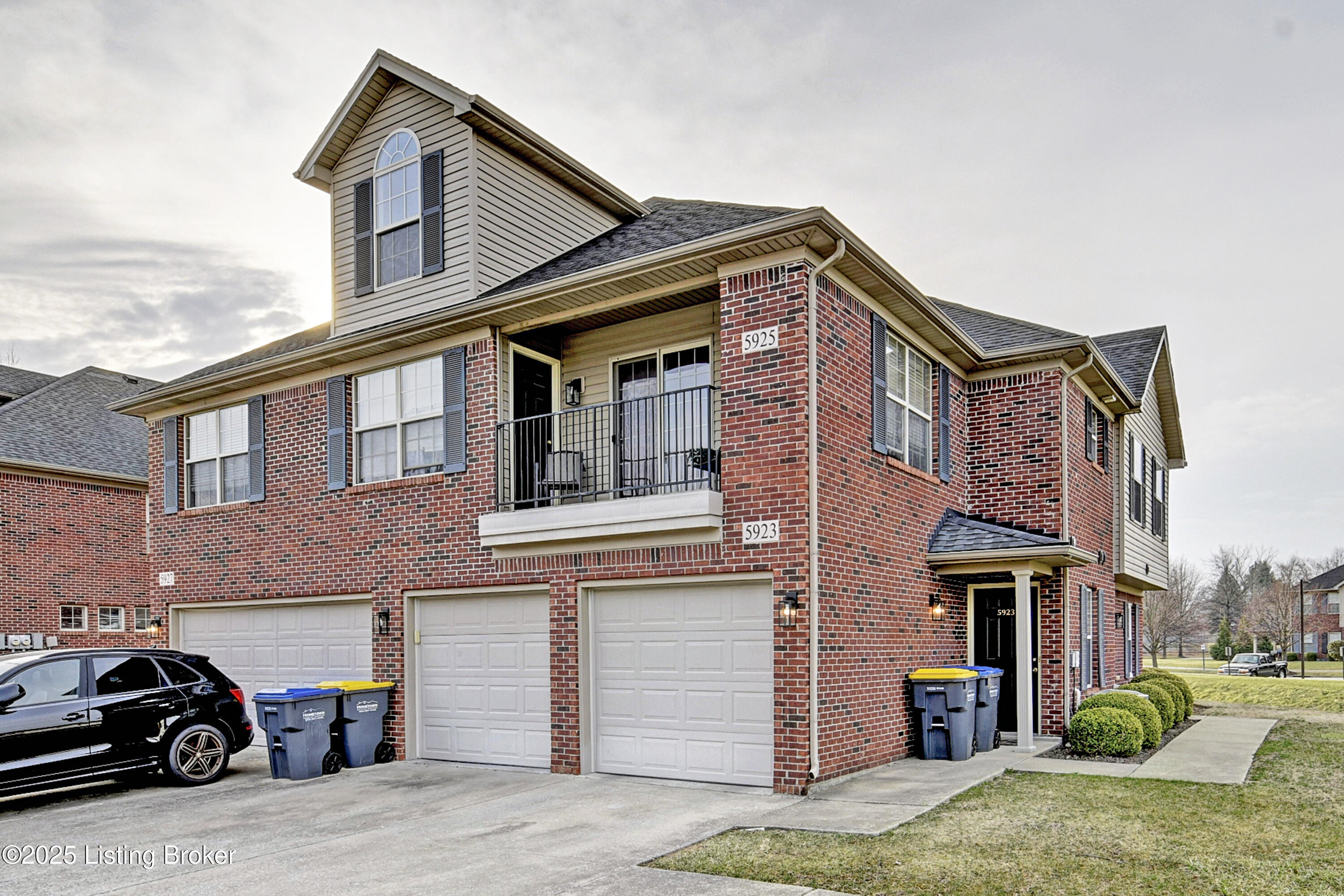 5925 Dewitt Dr