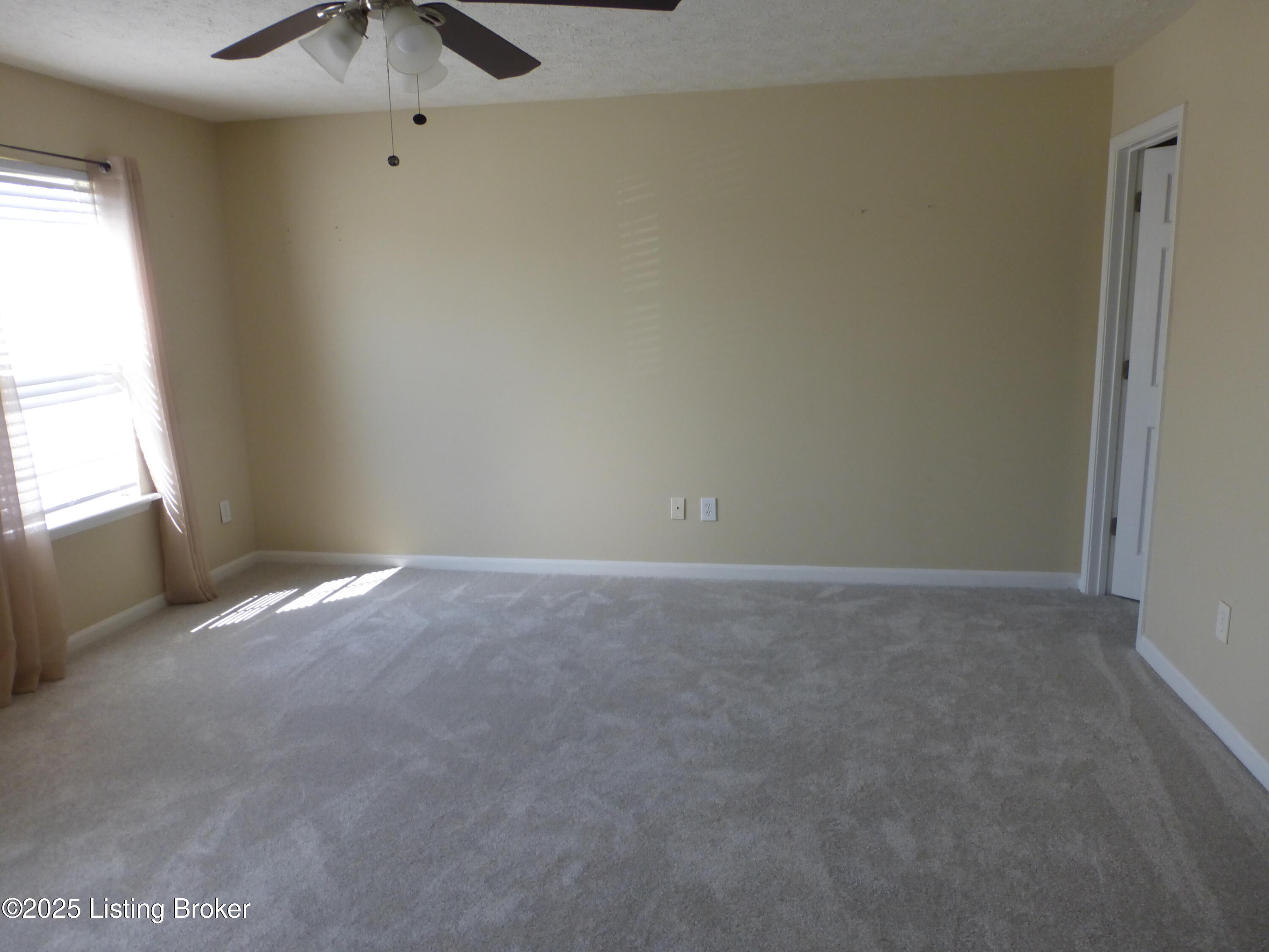 5925 Dewitt Dr