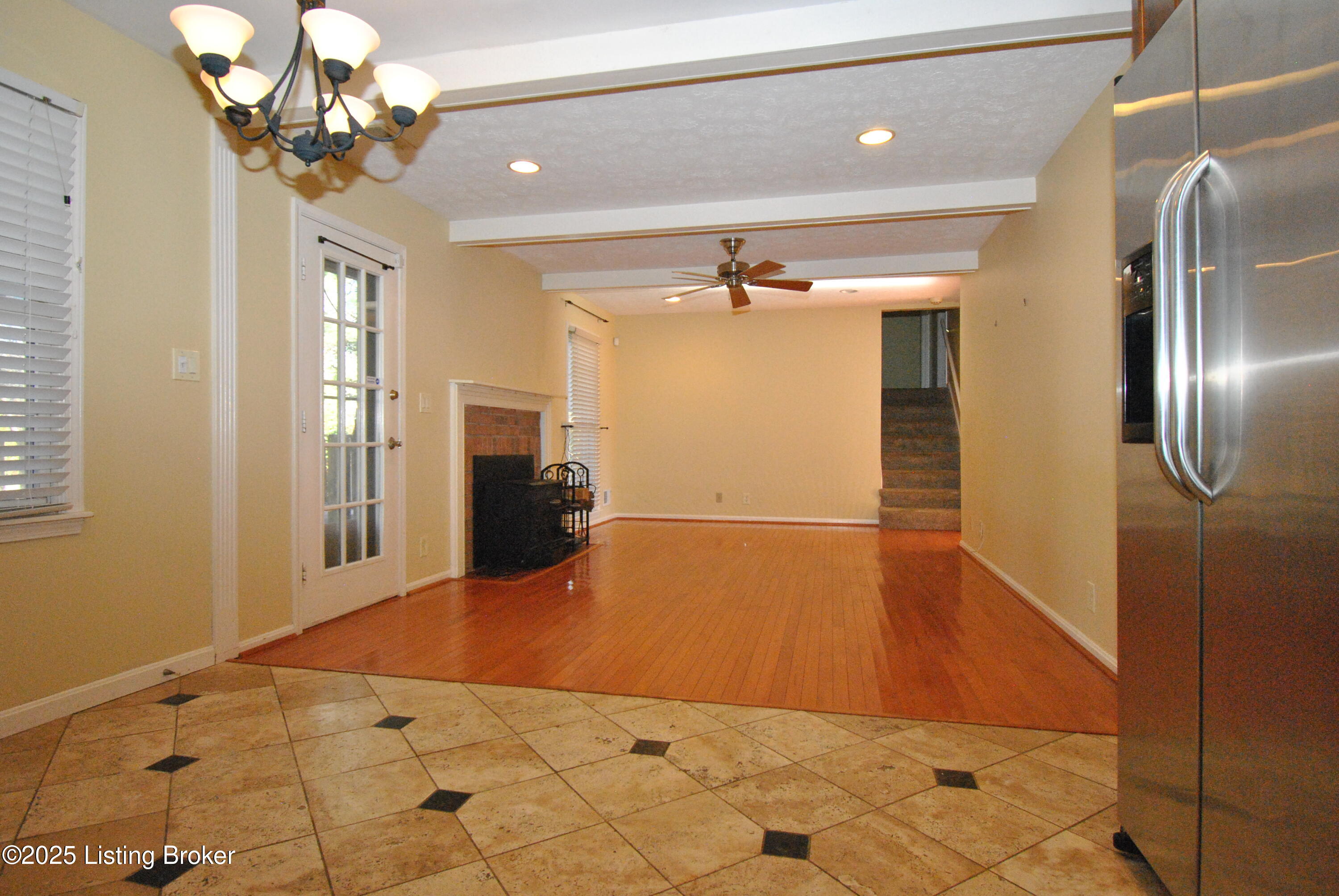 825 Foxwood Ave