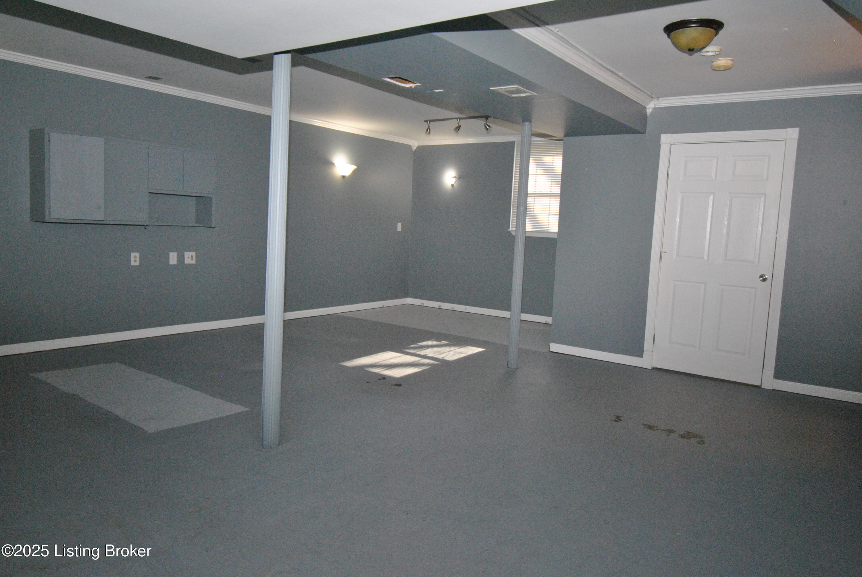 825 Foxwood Ave