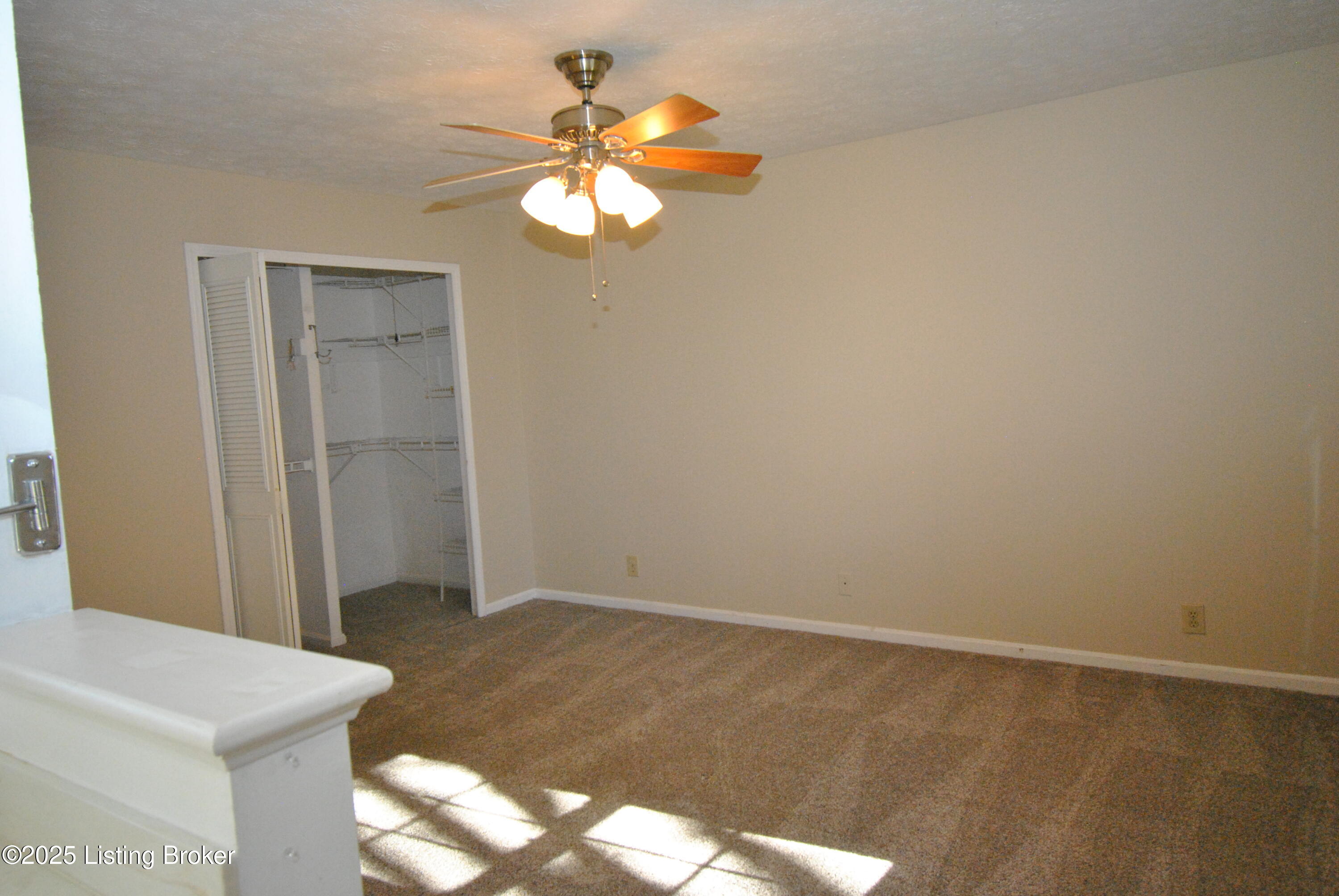 825 Foxwood Ave
