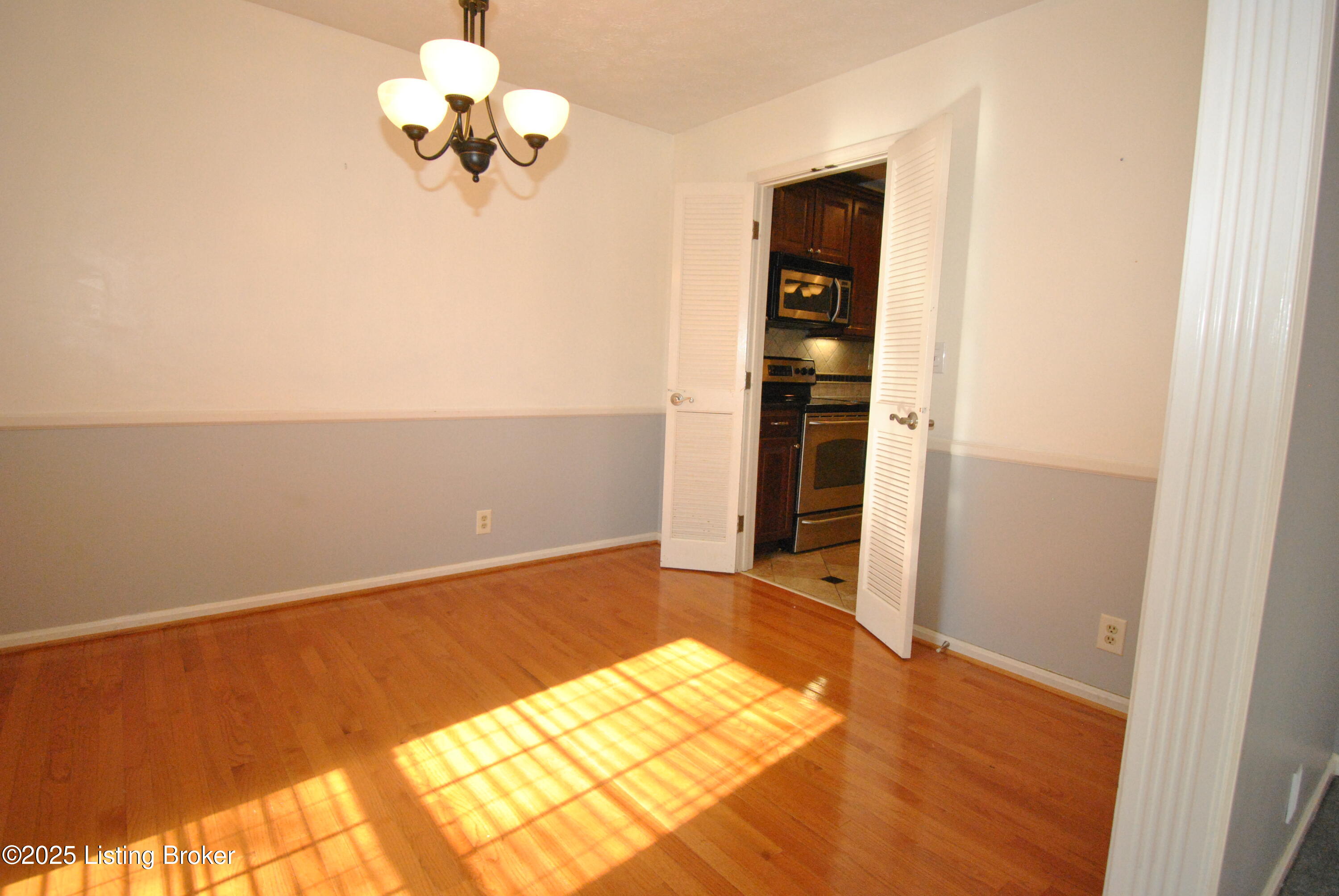 825 Foxwood Ave