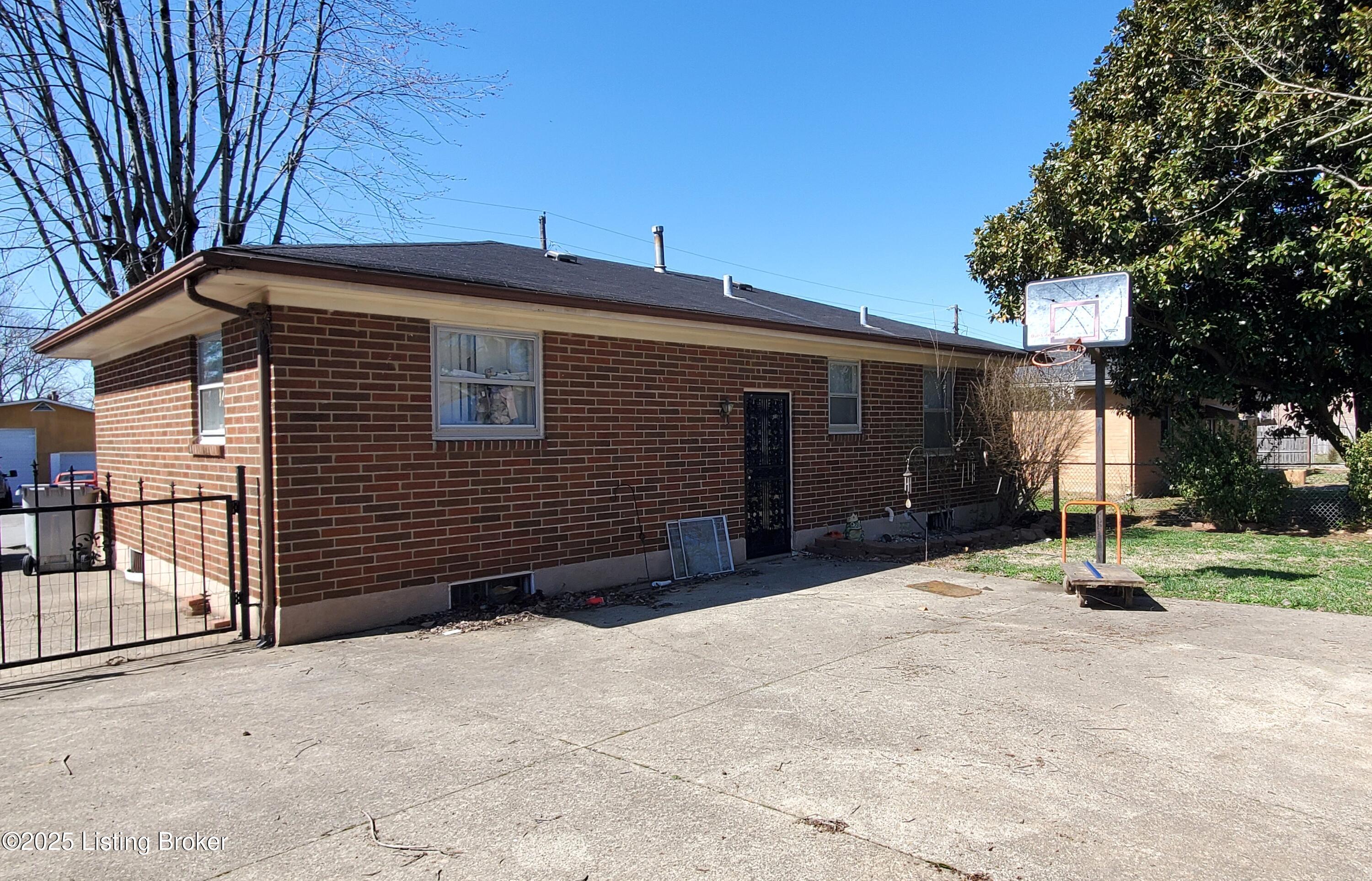9711 Lancewood Rd
