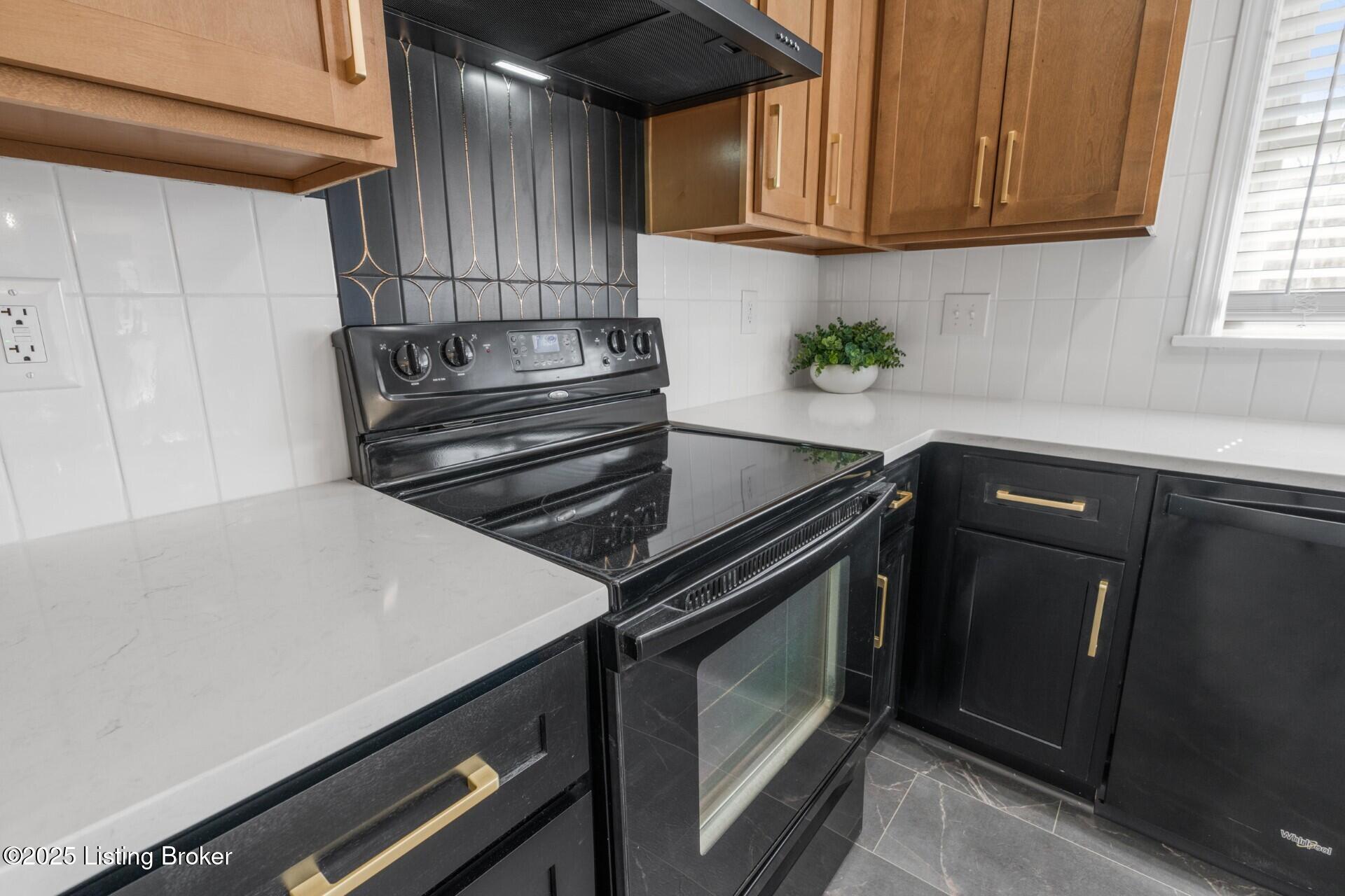 3122 Sunny Ln