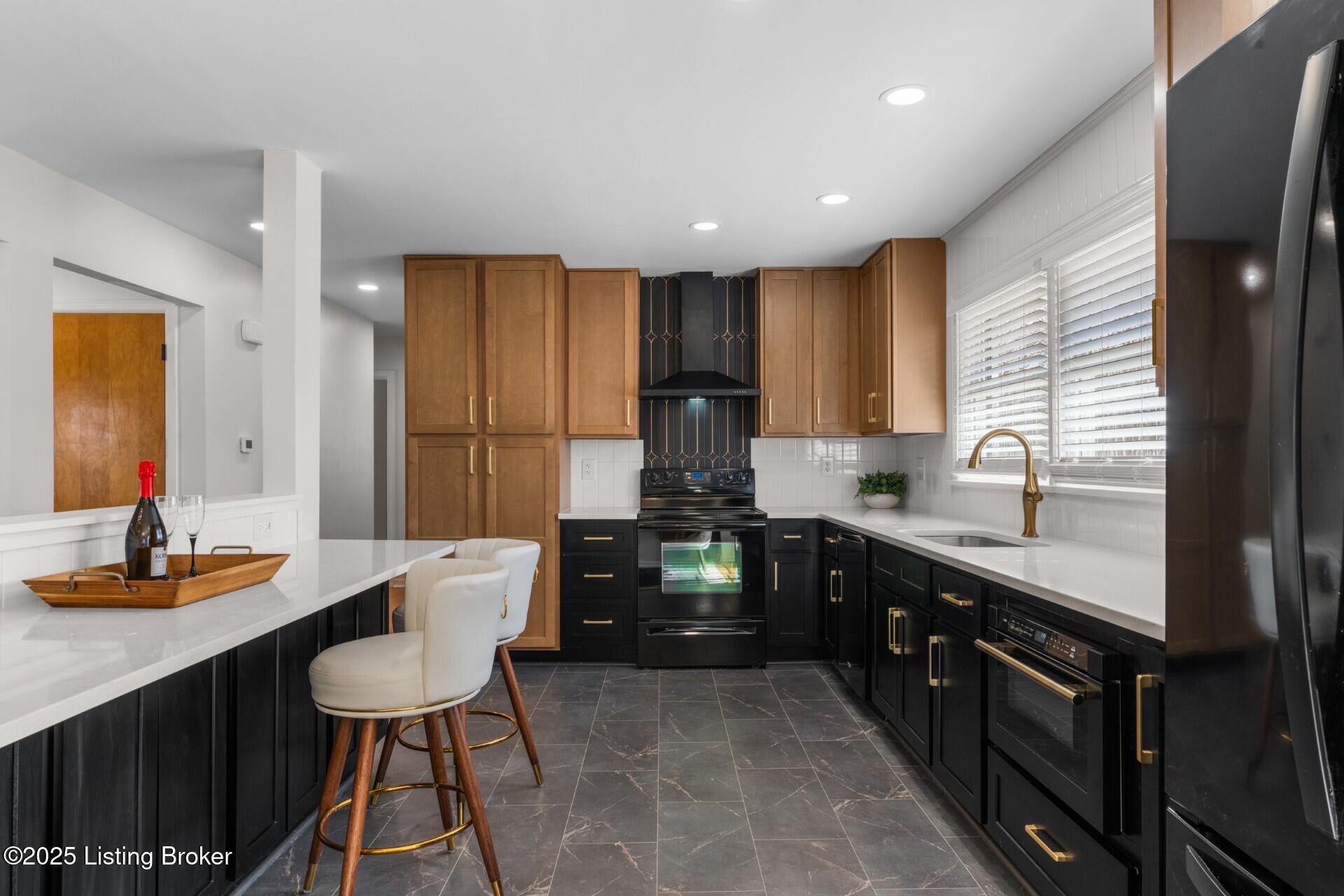 3122 Sunny Ln