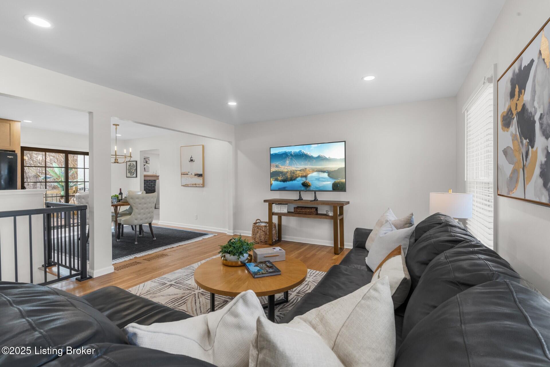 3122 Sunny Ln
