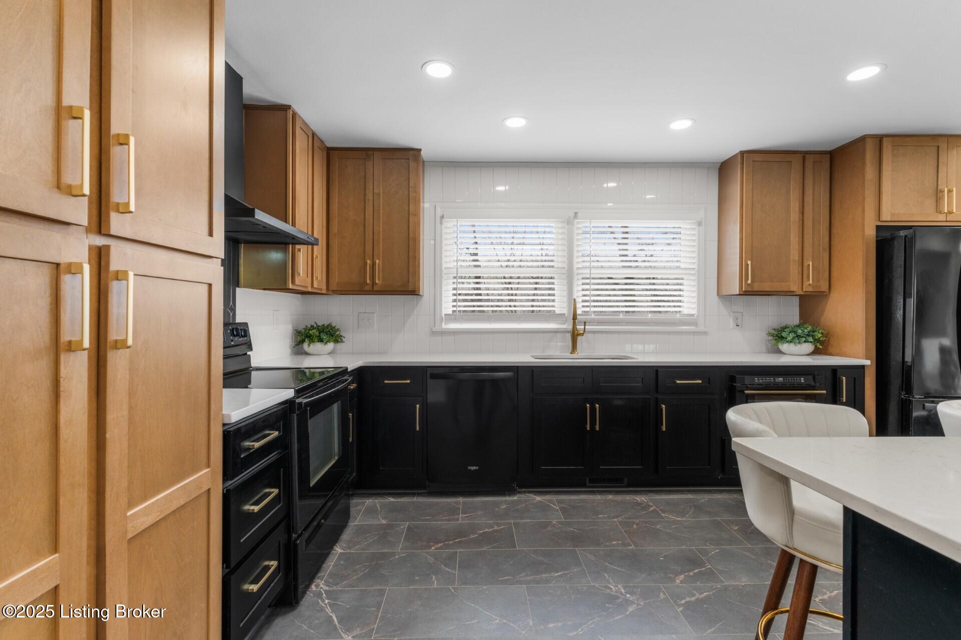3122 Sunny Ln