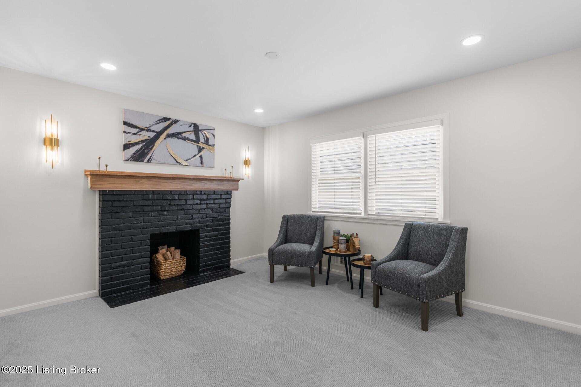 3122 Sunny Ln