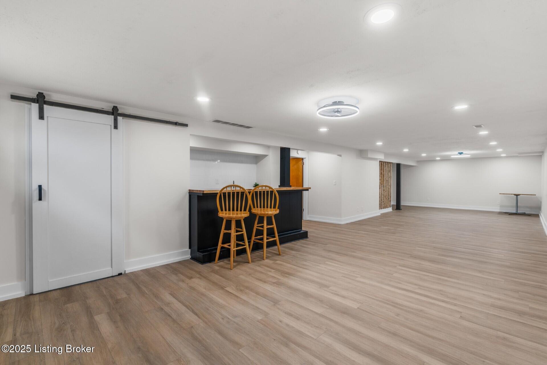 3122 Sunny Ln