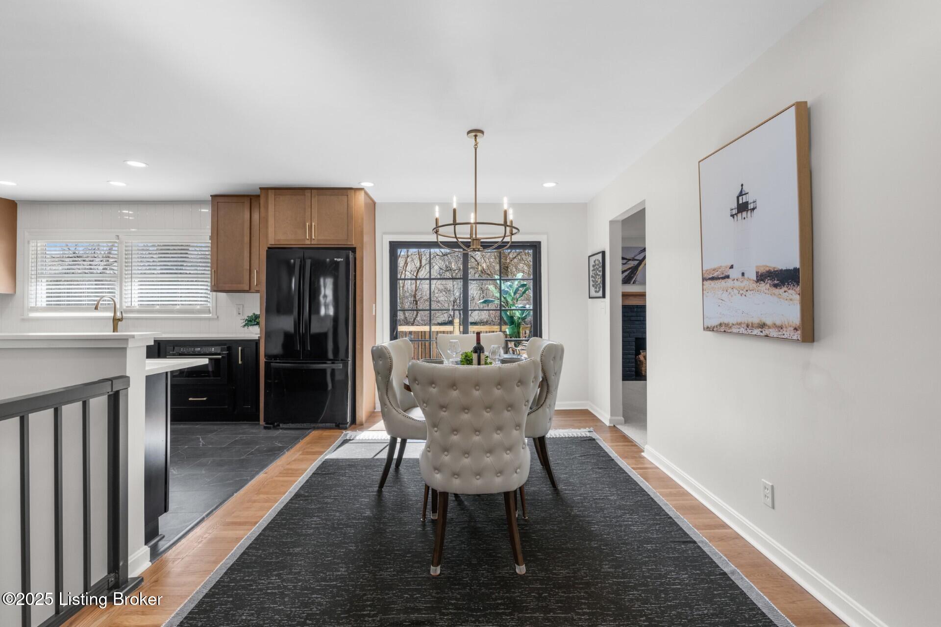 3122 Sunny Ln
