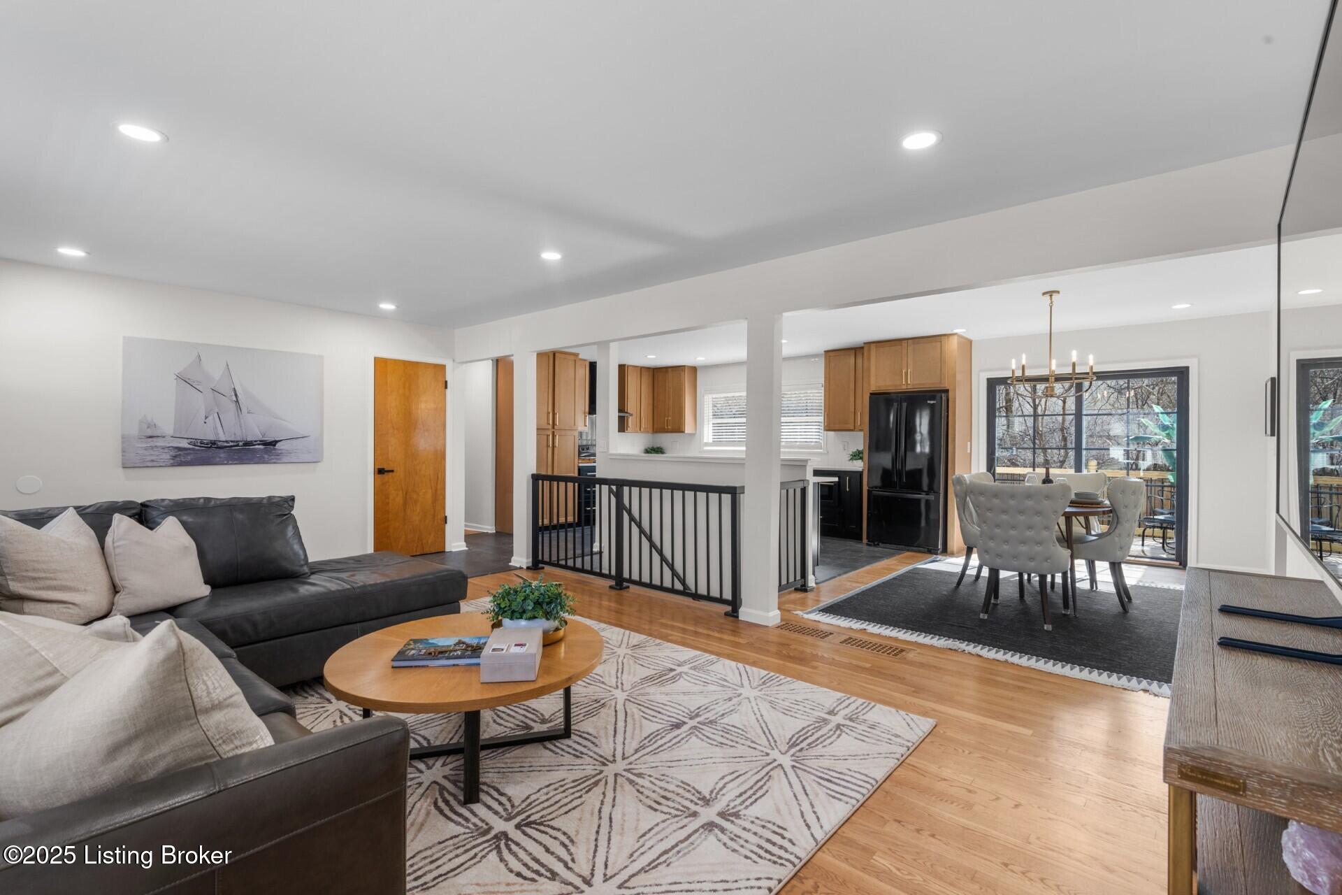 3122 Sunny Ln