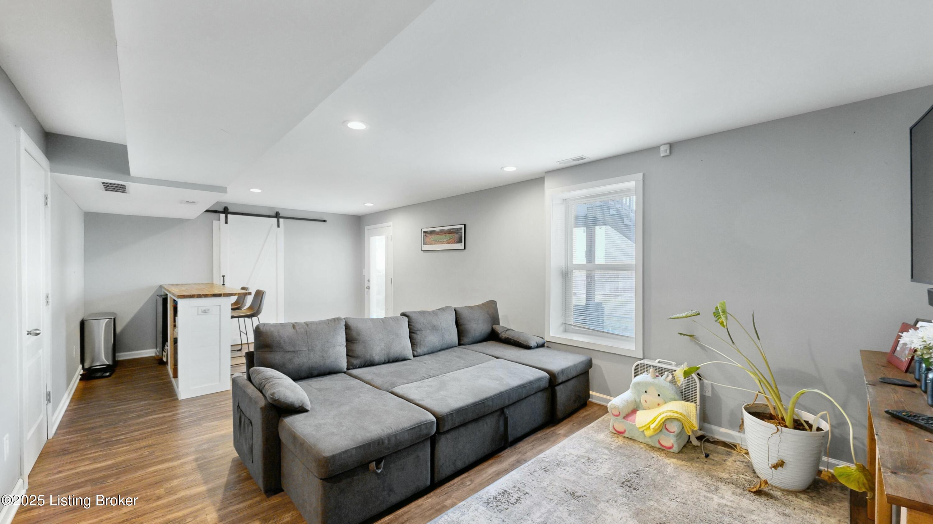 6064 Edgemont Way