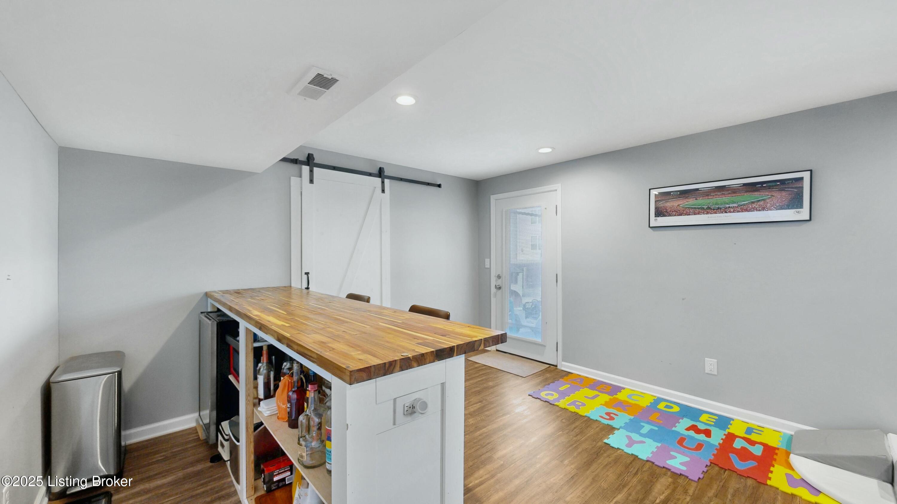 6064 Edgemont Way