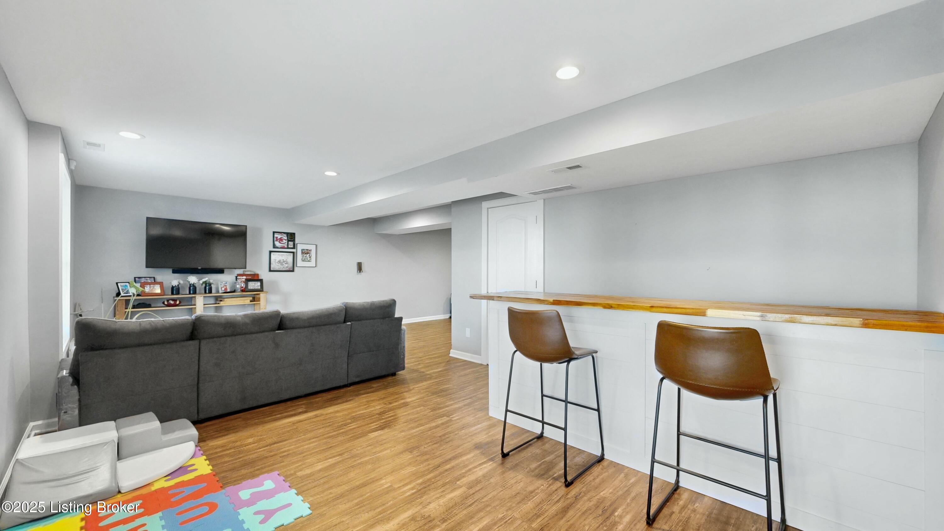 6064 Edgemont Way