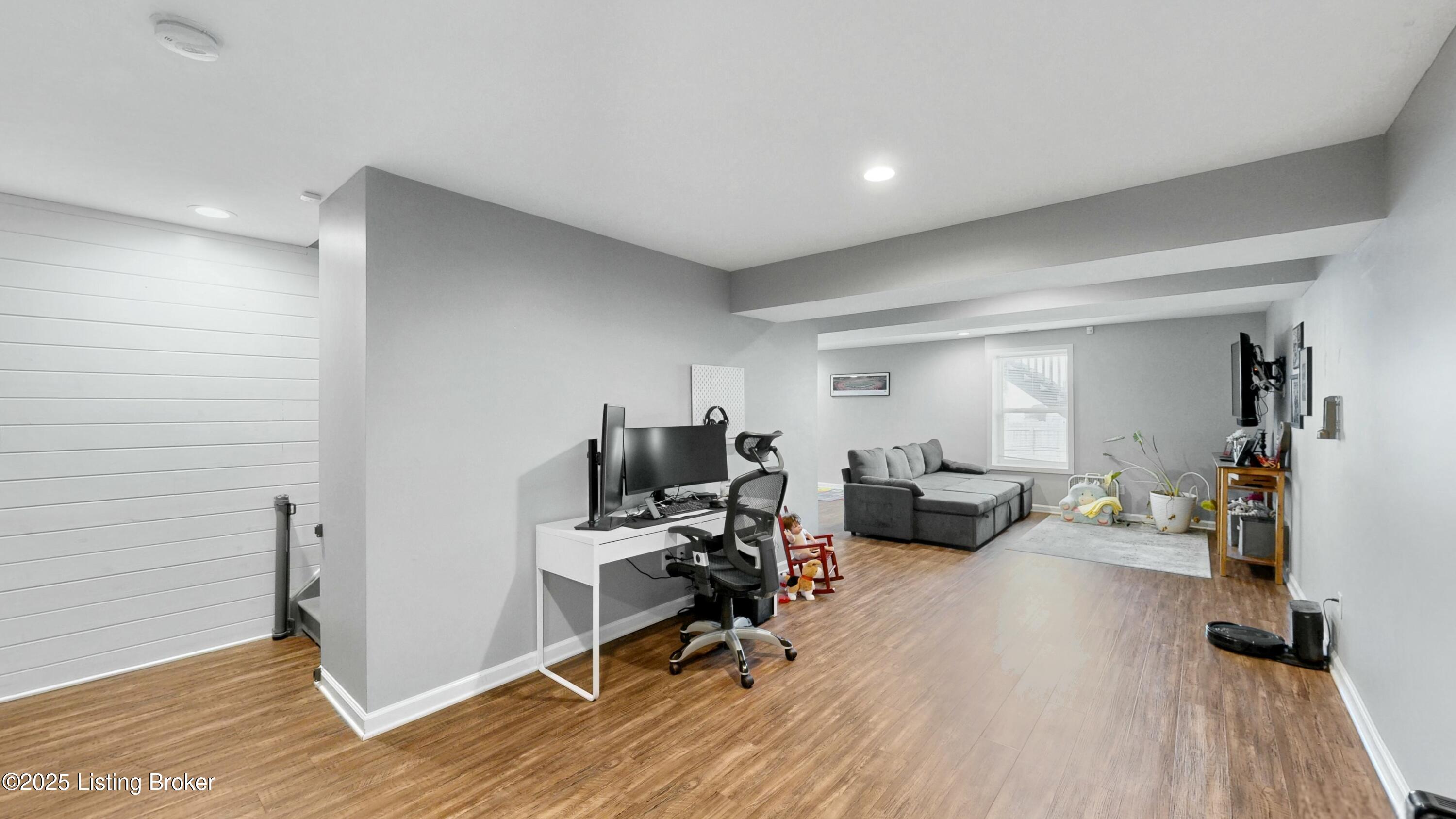6064 Edgemont Way