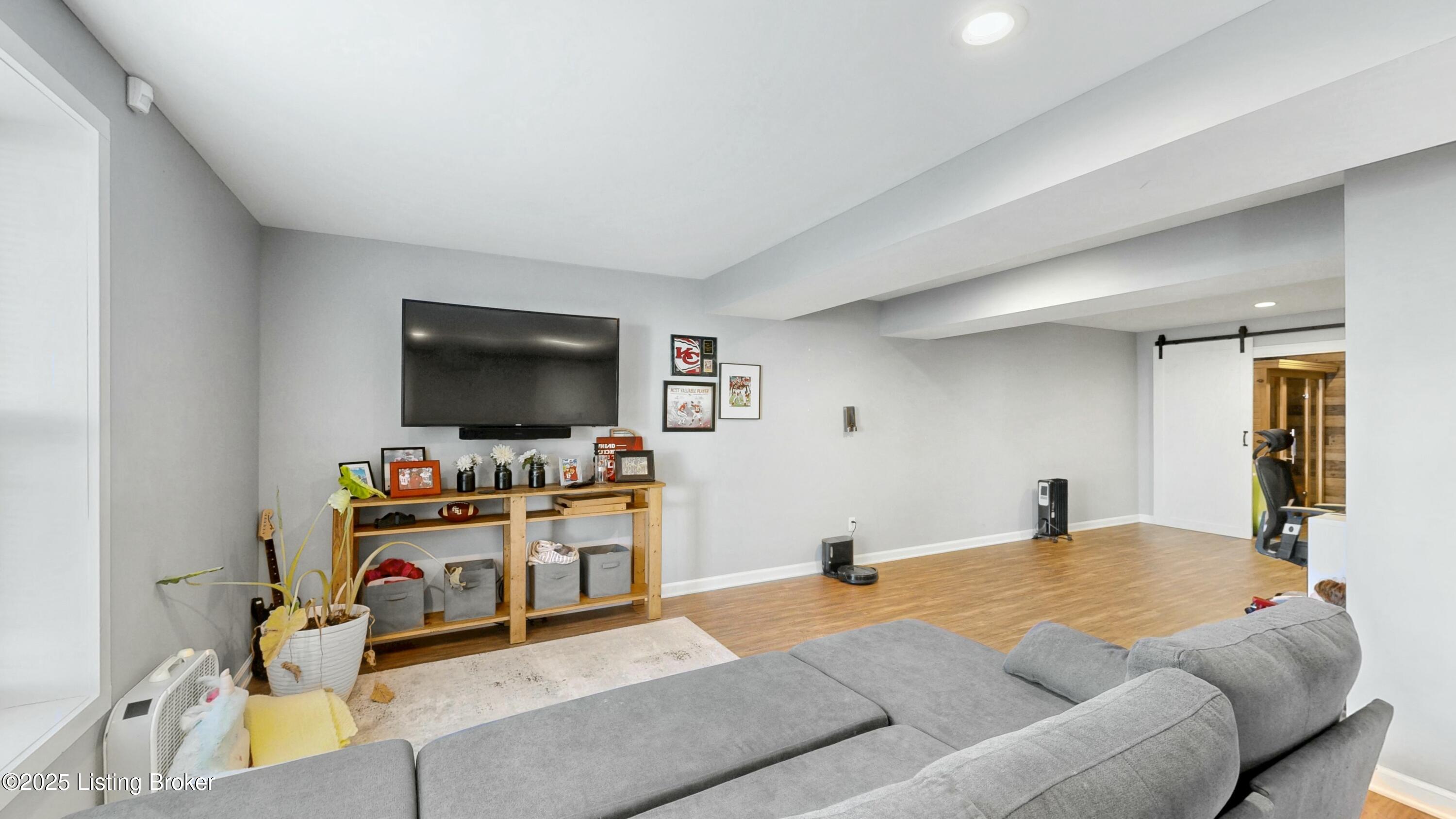 6064 Edgemont Way