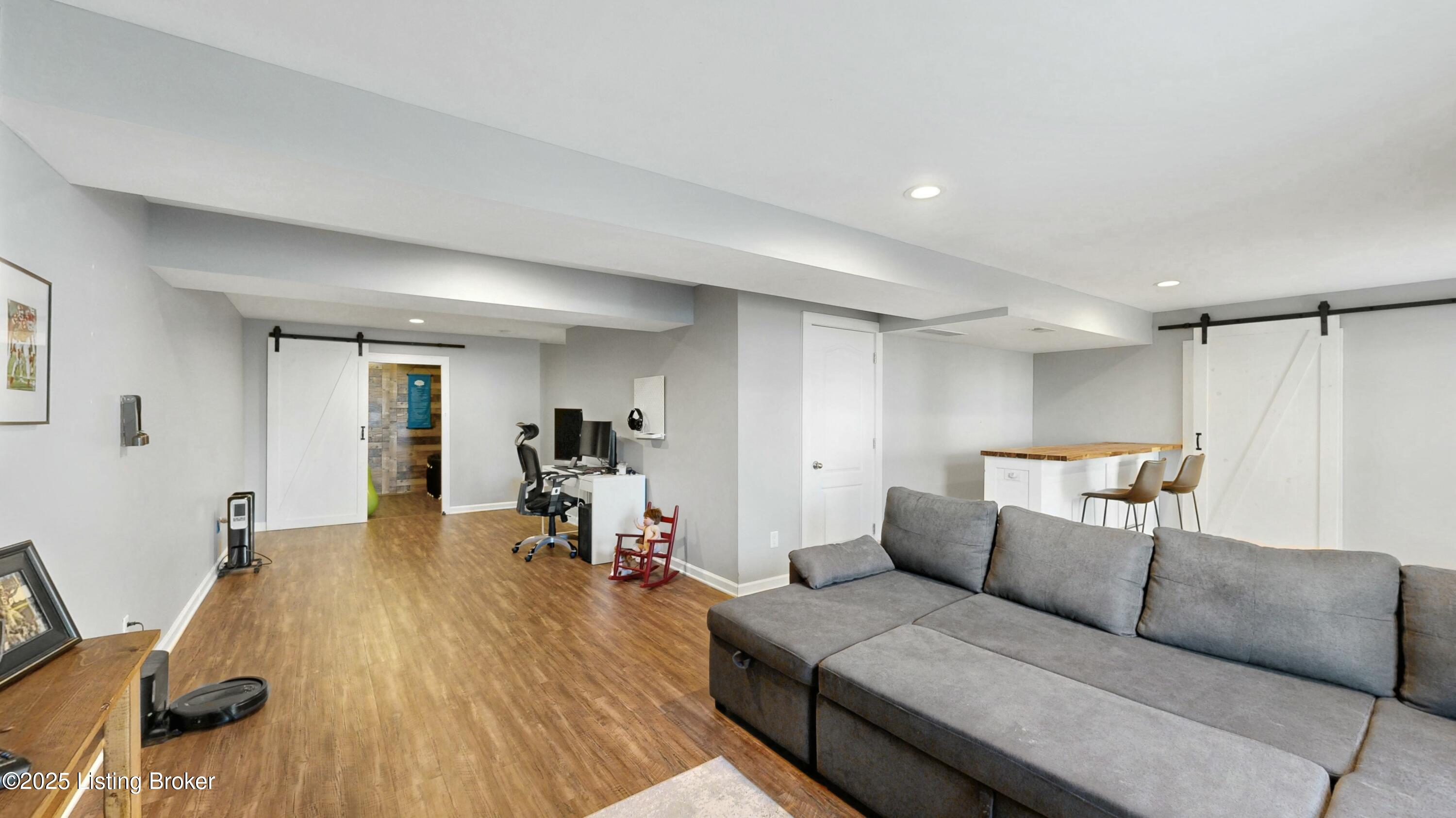 6064 Edgemont Way