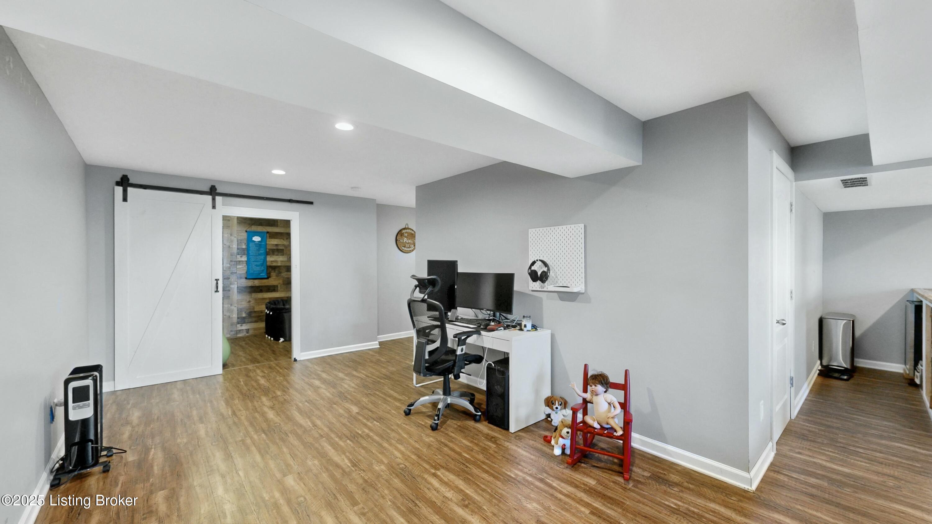 6064 Edgemont Way