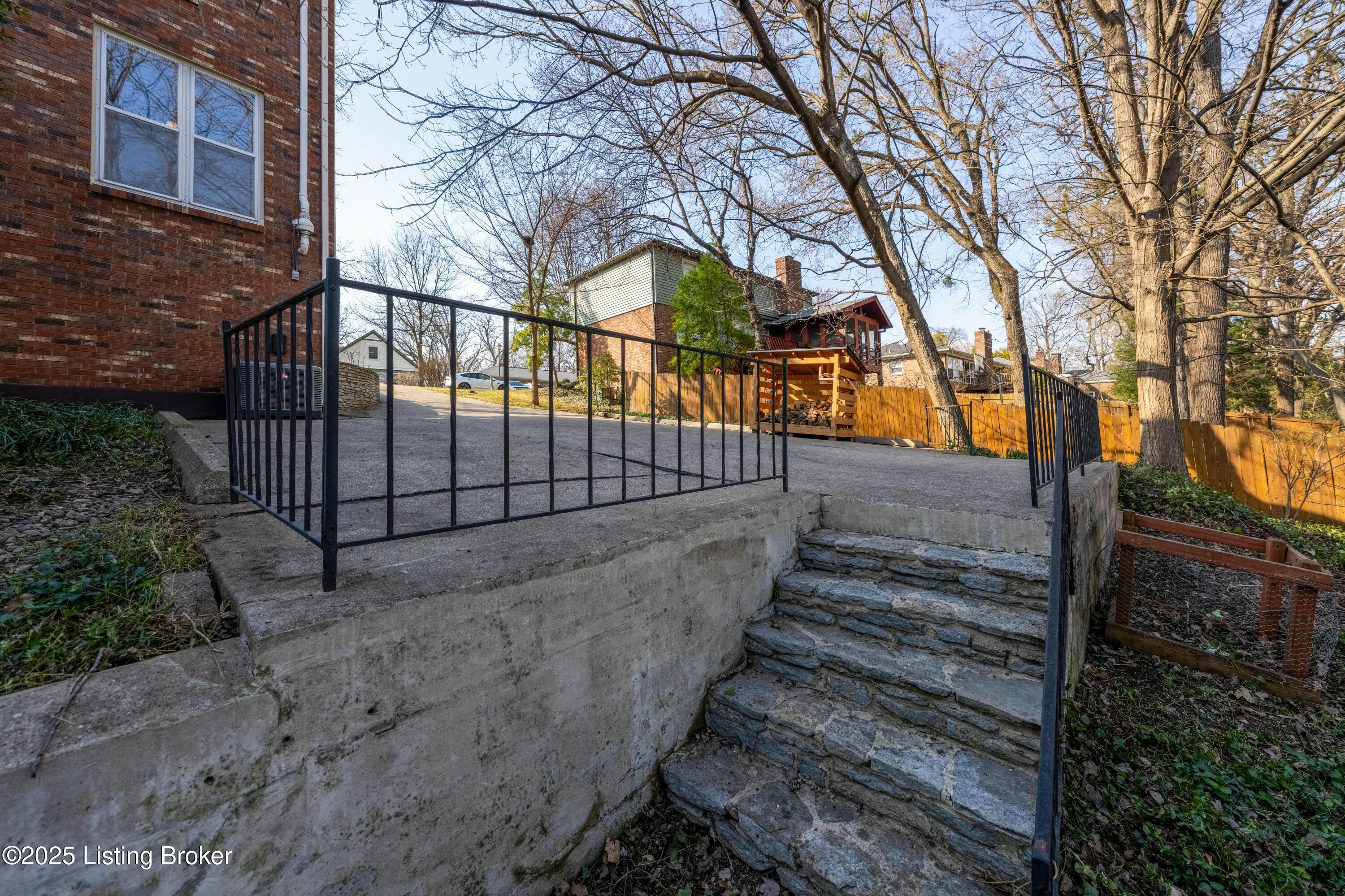 2209 Douglass Woods Ct