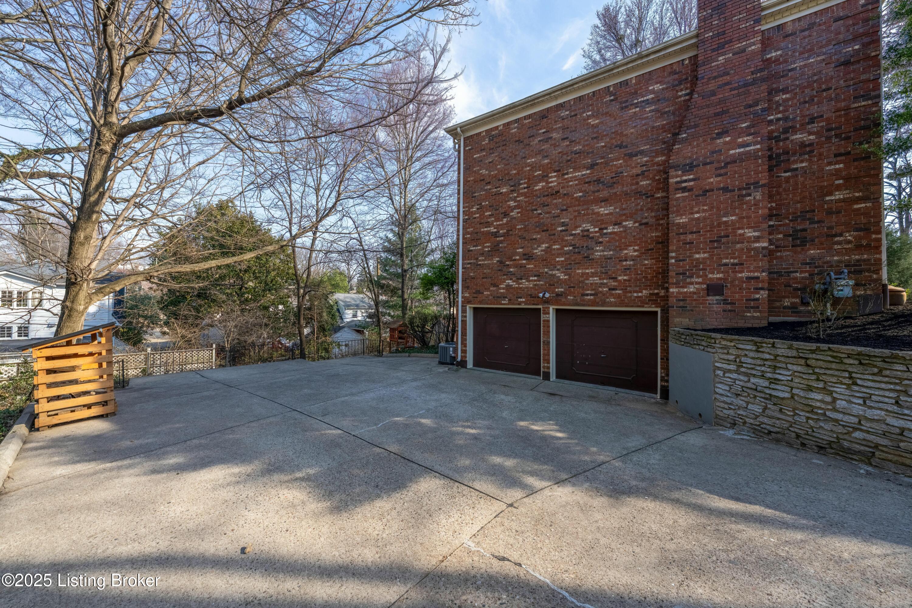 2209 Douglass Woods Ct