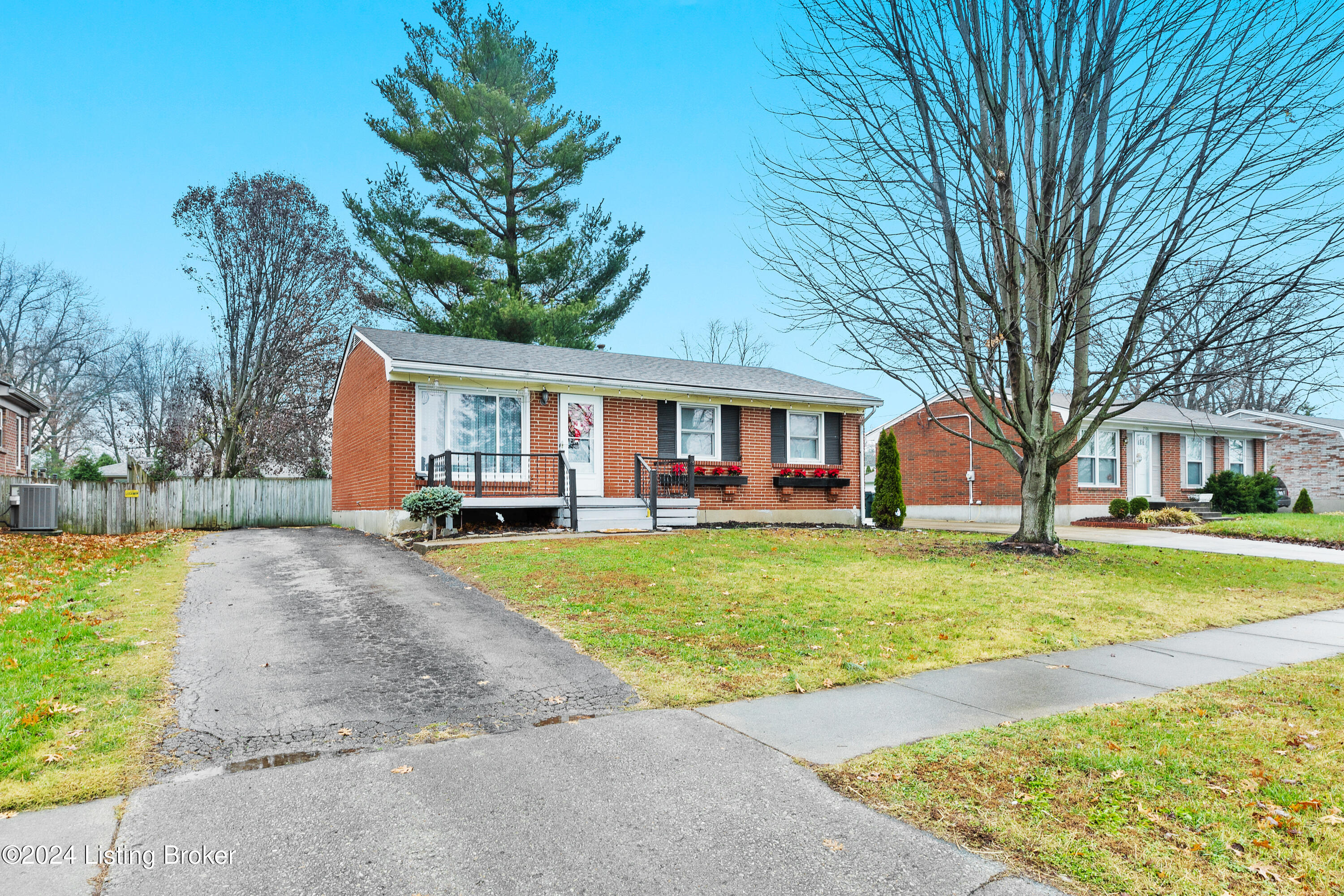 2508 Tregaron Ave