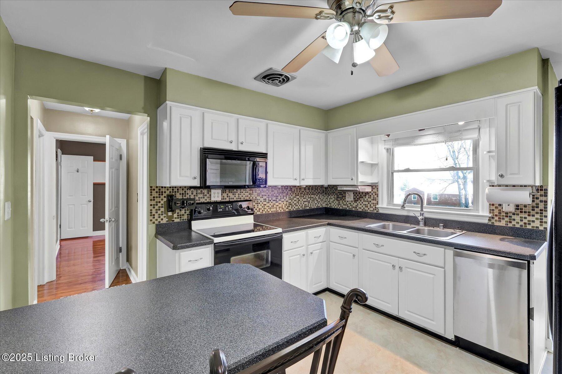 4251 Regina Ln