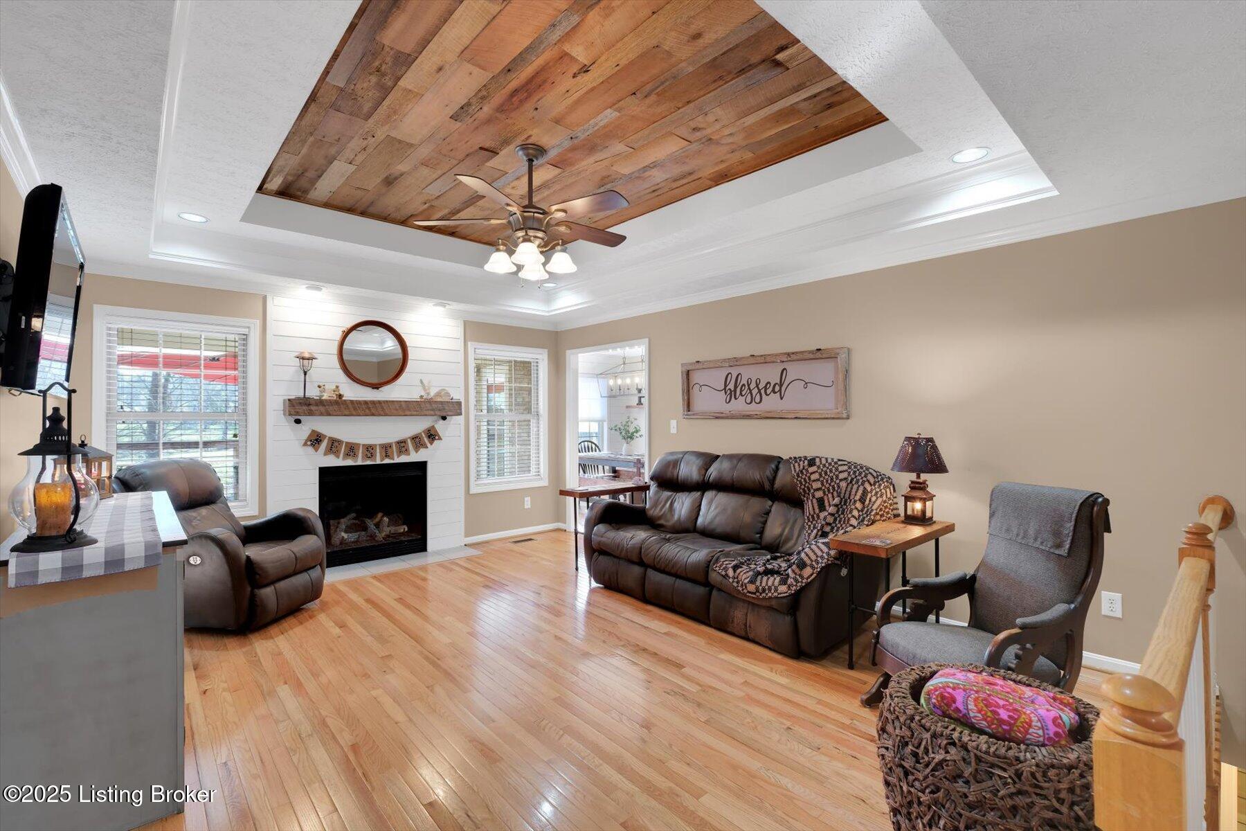 7305 Oakburn Dr