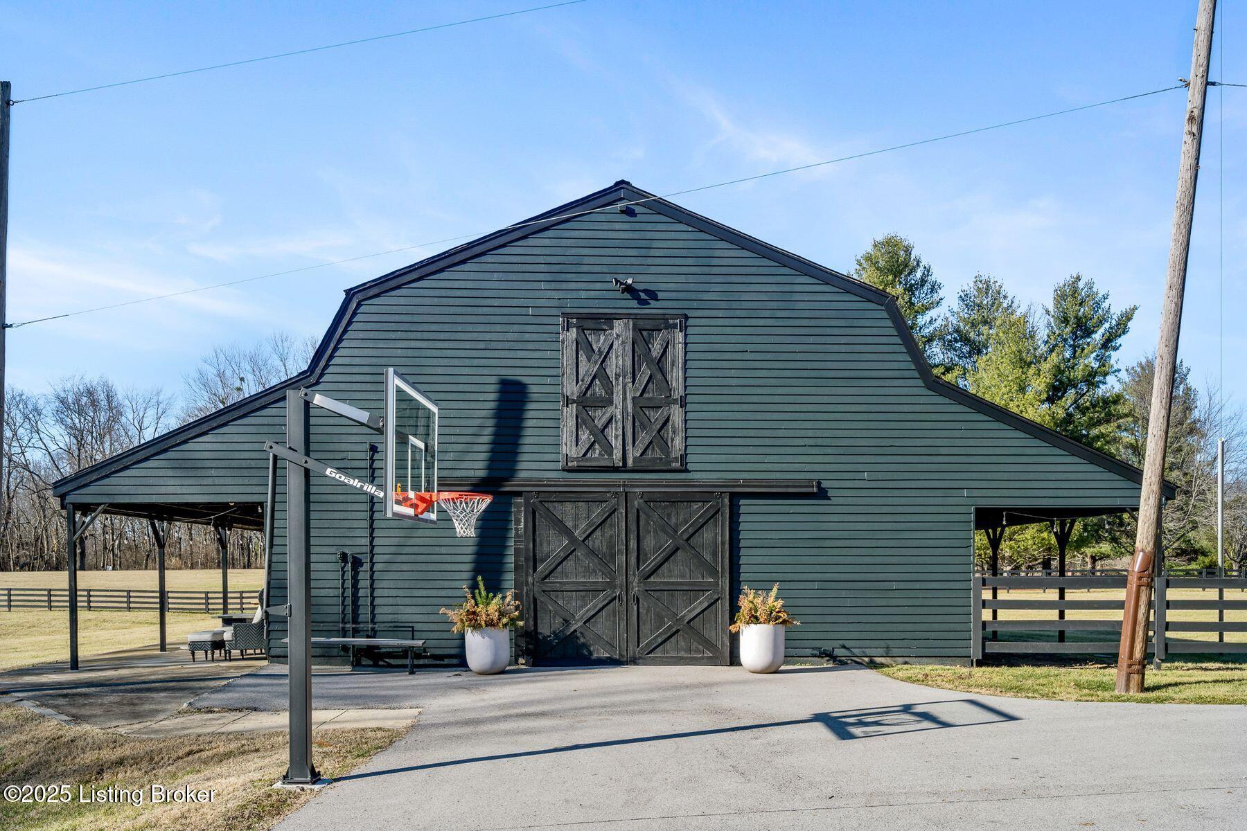 2704 Little Hills Ln