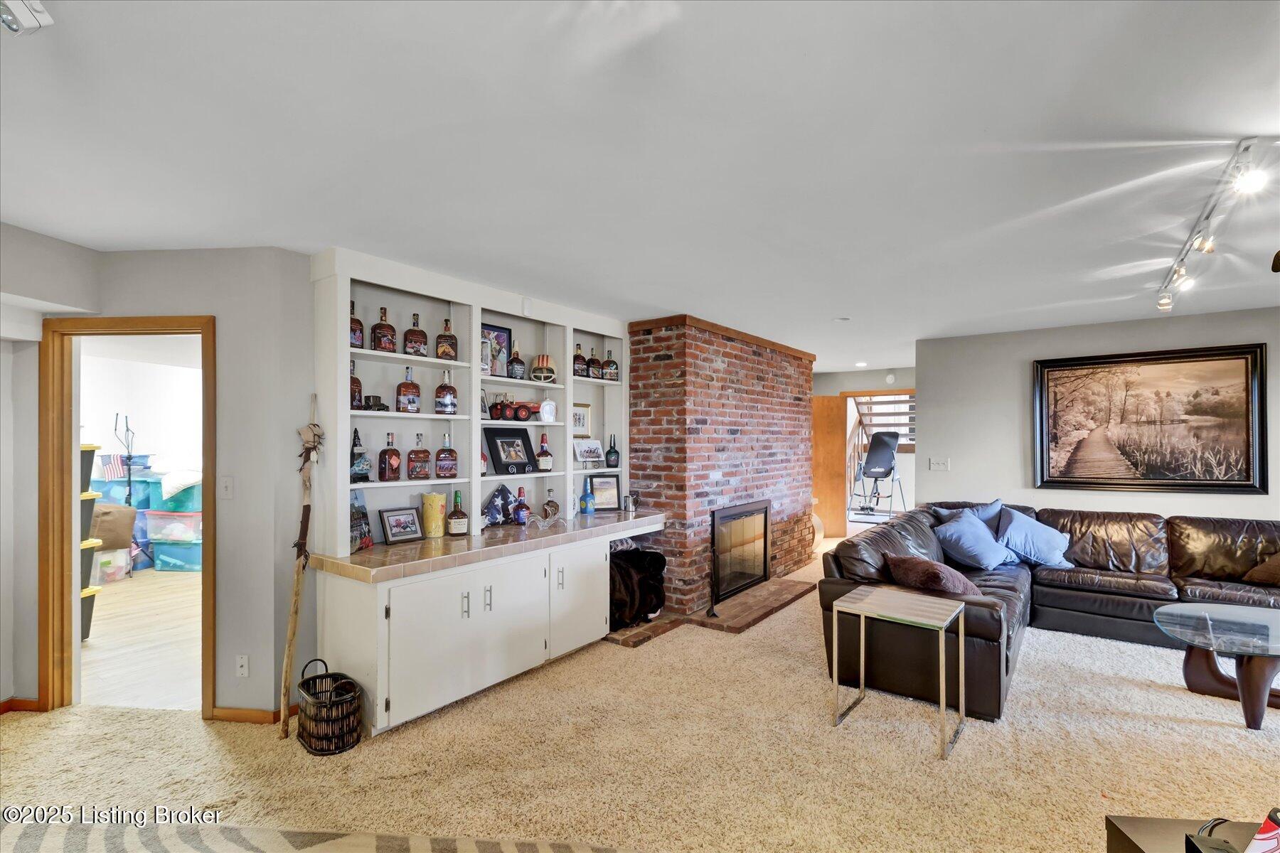 6108 Fox Hunt Ct