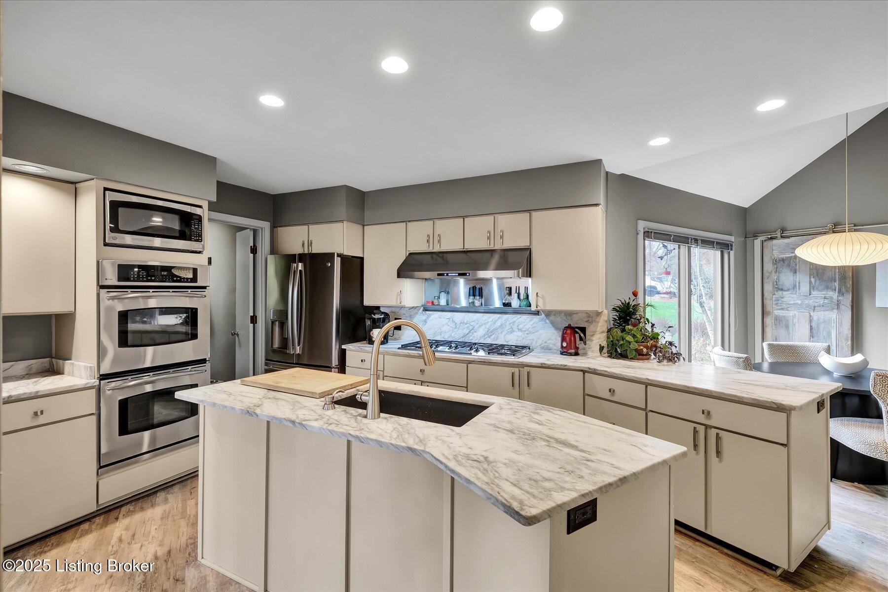 6108 Fox Hunt Ct