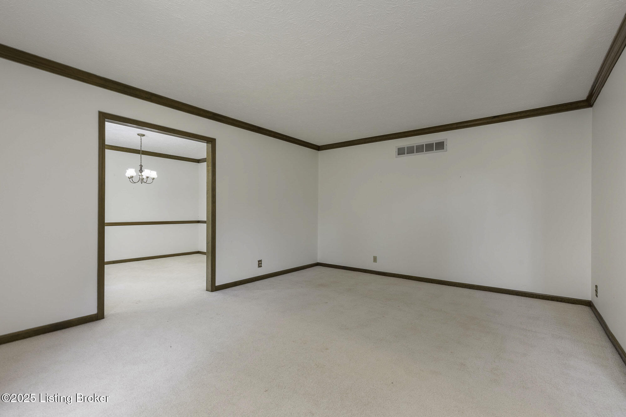 305 Ash Ave