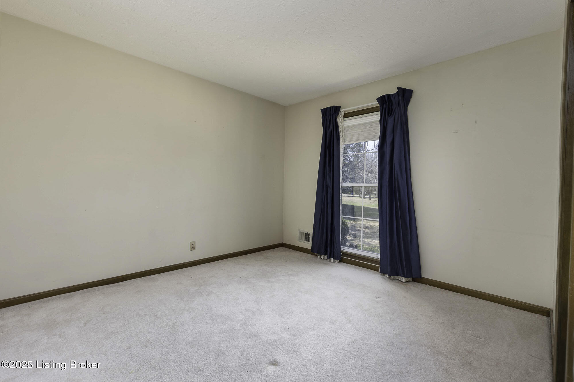 305 Ash Ave