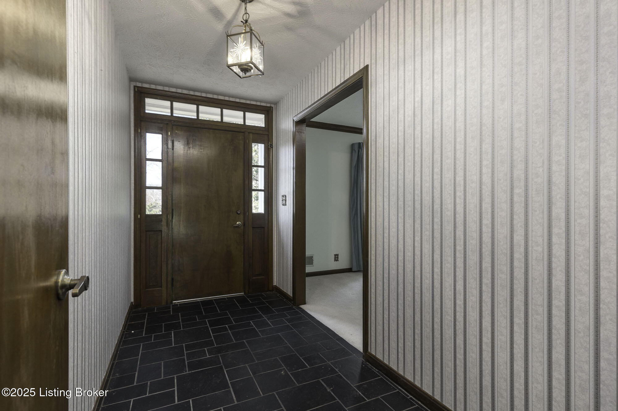 305 Ash Ave