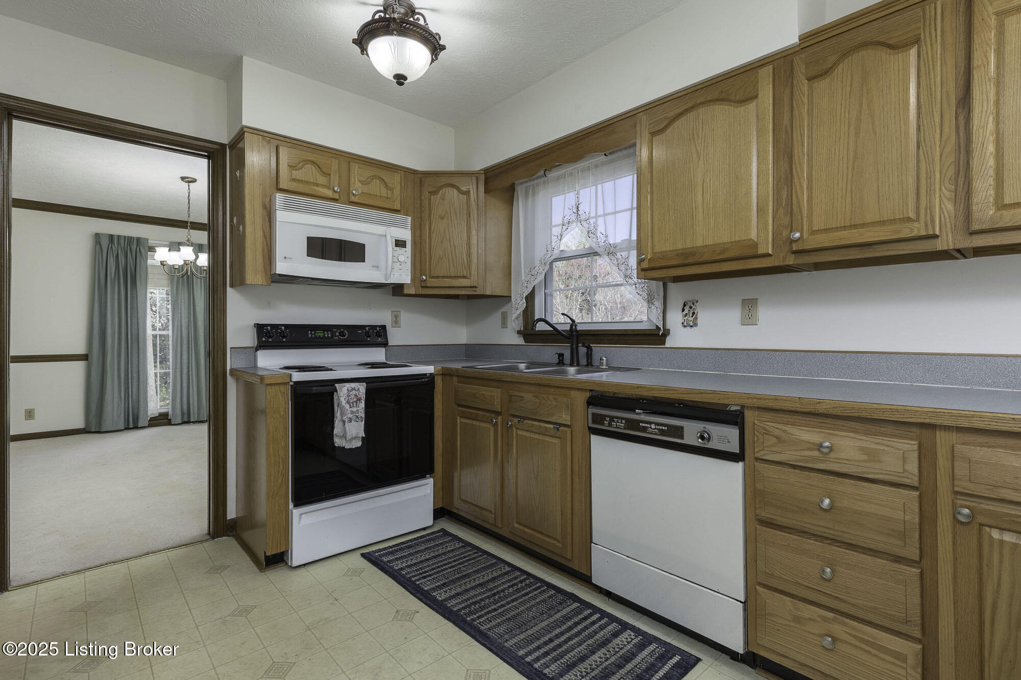 305 Ash Ave