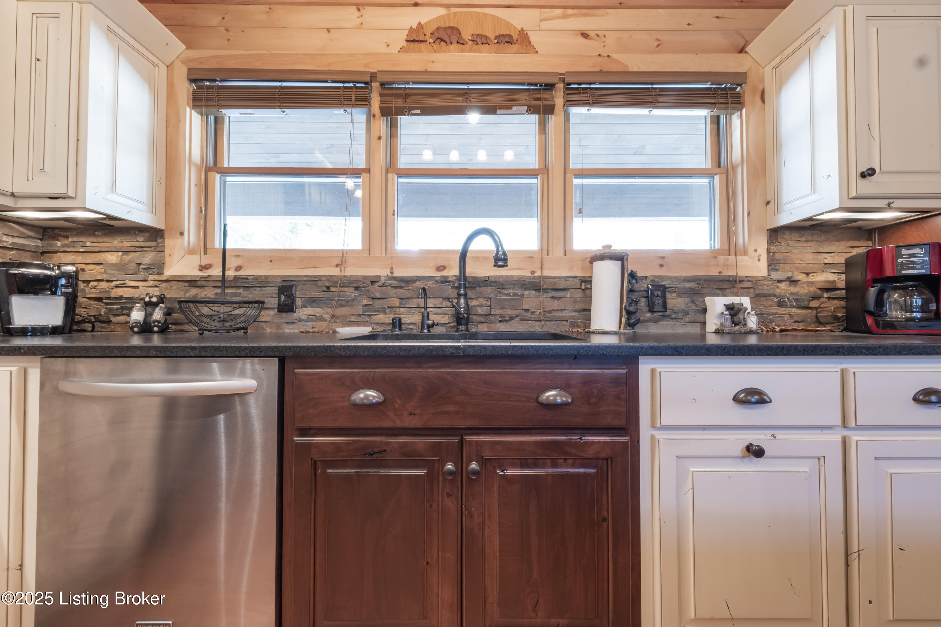 387 Timberlake Ln, McDaniels