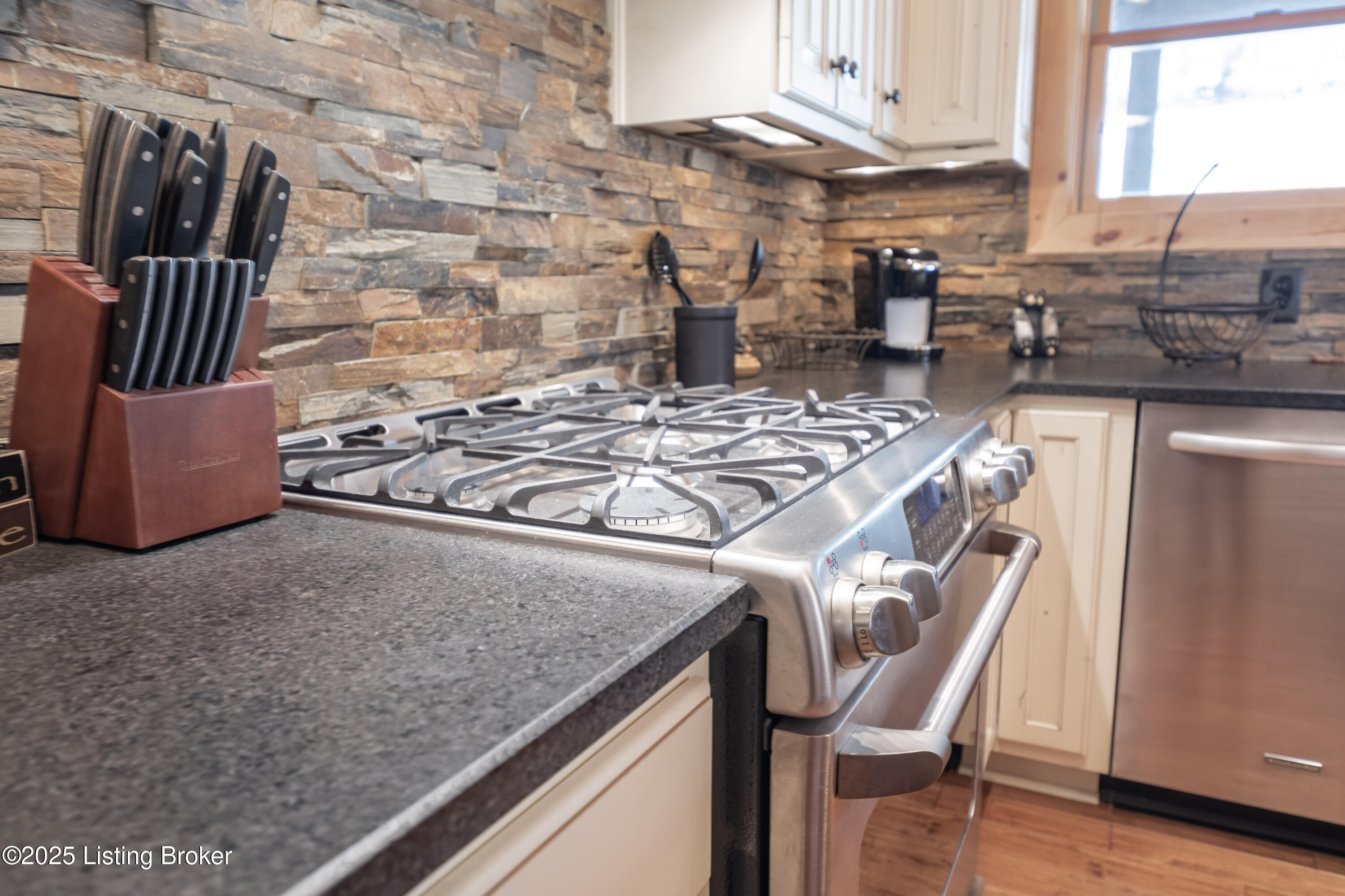 387 Timberlake Ln, McDaniels